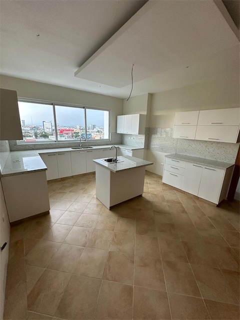 apartamentos - Venta de apartamento con 400mts en bella vista con vista al mar  1