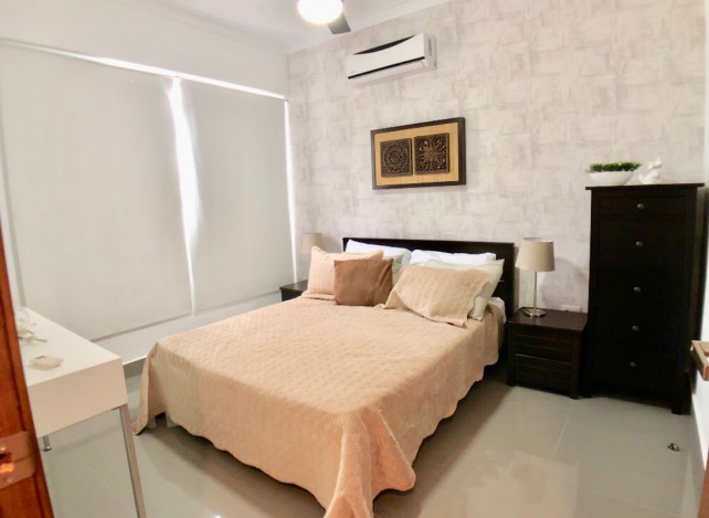 apartamentos - Alquilo En Evaristo Morales a dos esquinas de Acrópolis. Santo Domingo 2