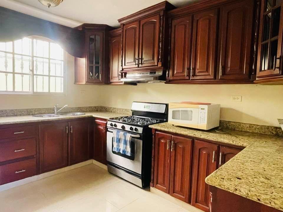 casas - Casa de dos niveles en Mirador del Este 3