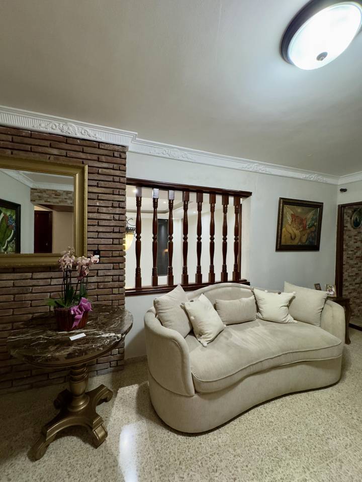 casas - Espaciosa casa de 2 niveles en venta  3