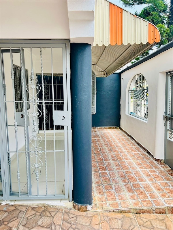 casas - Venta de hermosa casa próximo a la Charles de Gaulle Santo Domingo este  9