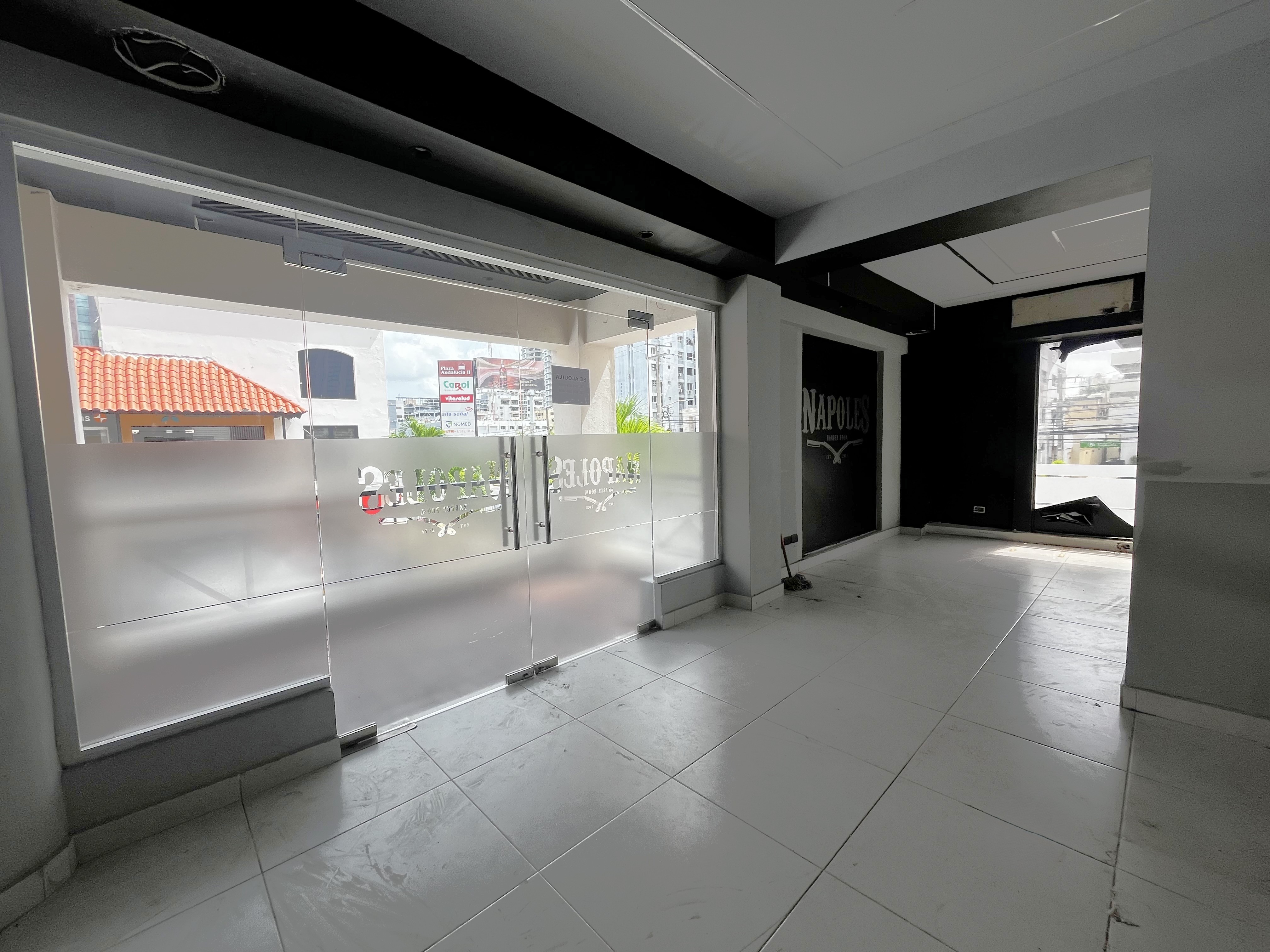 oficinas y locales comerciales - Local Comercial Alquiler Piantini  de 64 m2 1