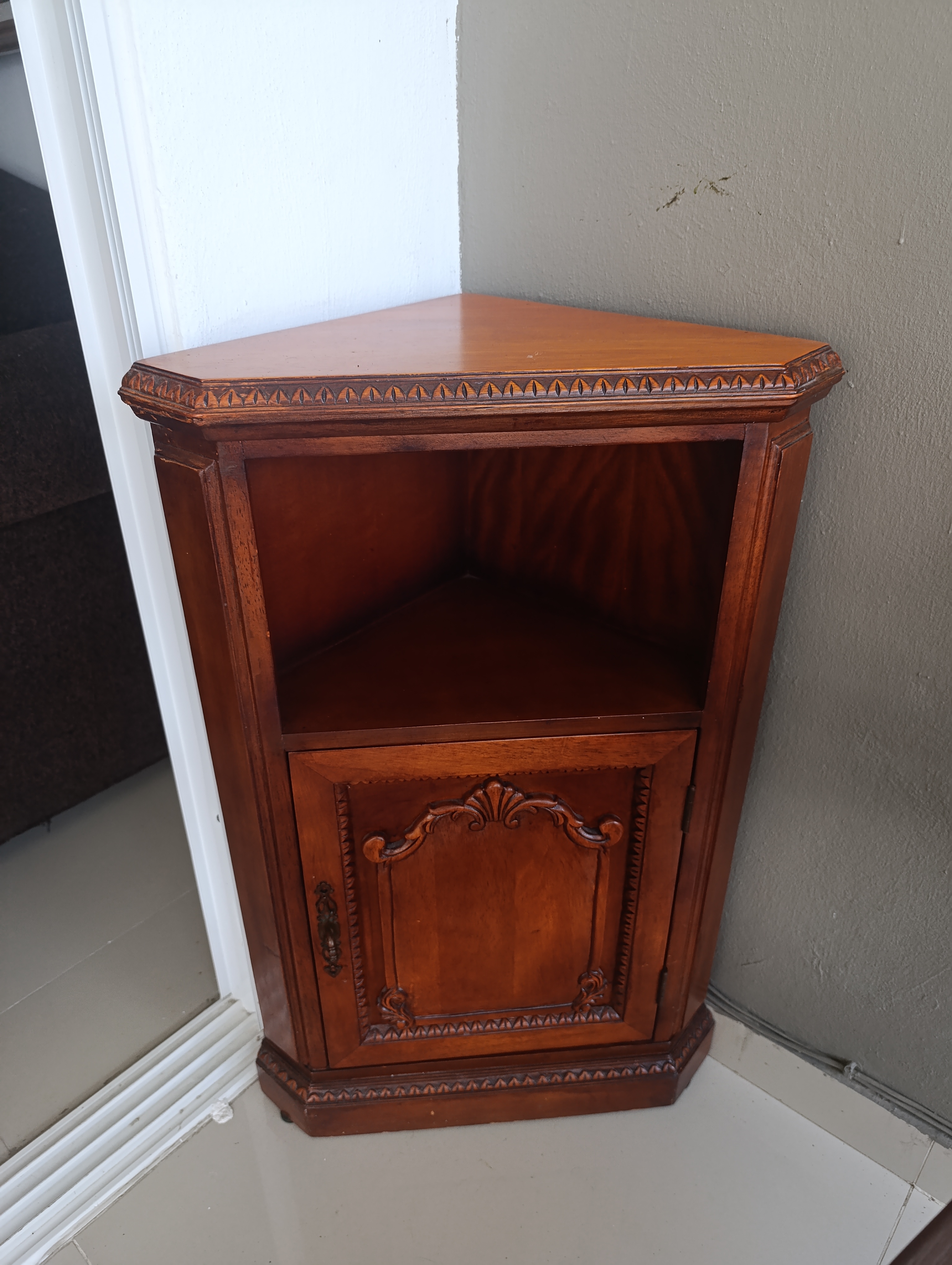 muebles y colchones - Esquinero de roble brasileño