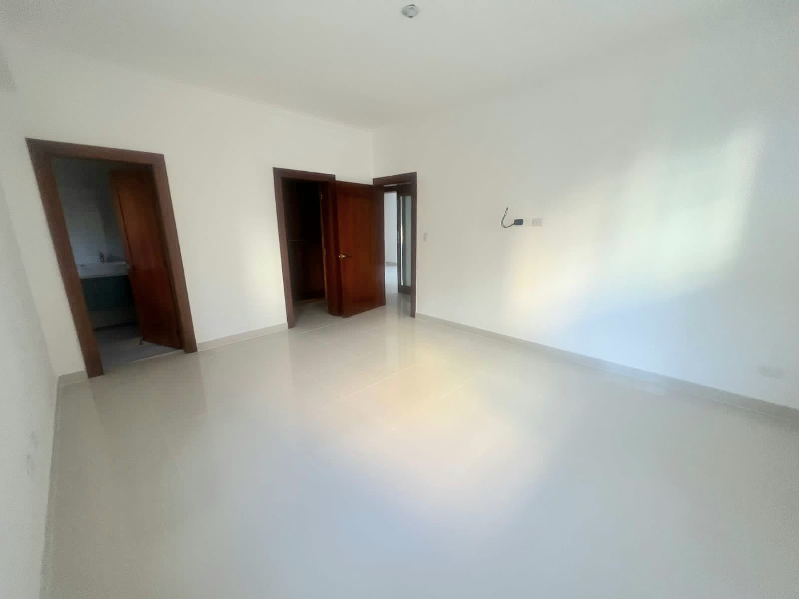 apartamentos - Apartamento 2do Nivel en La Esmeralda  5
