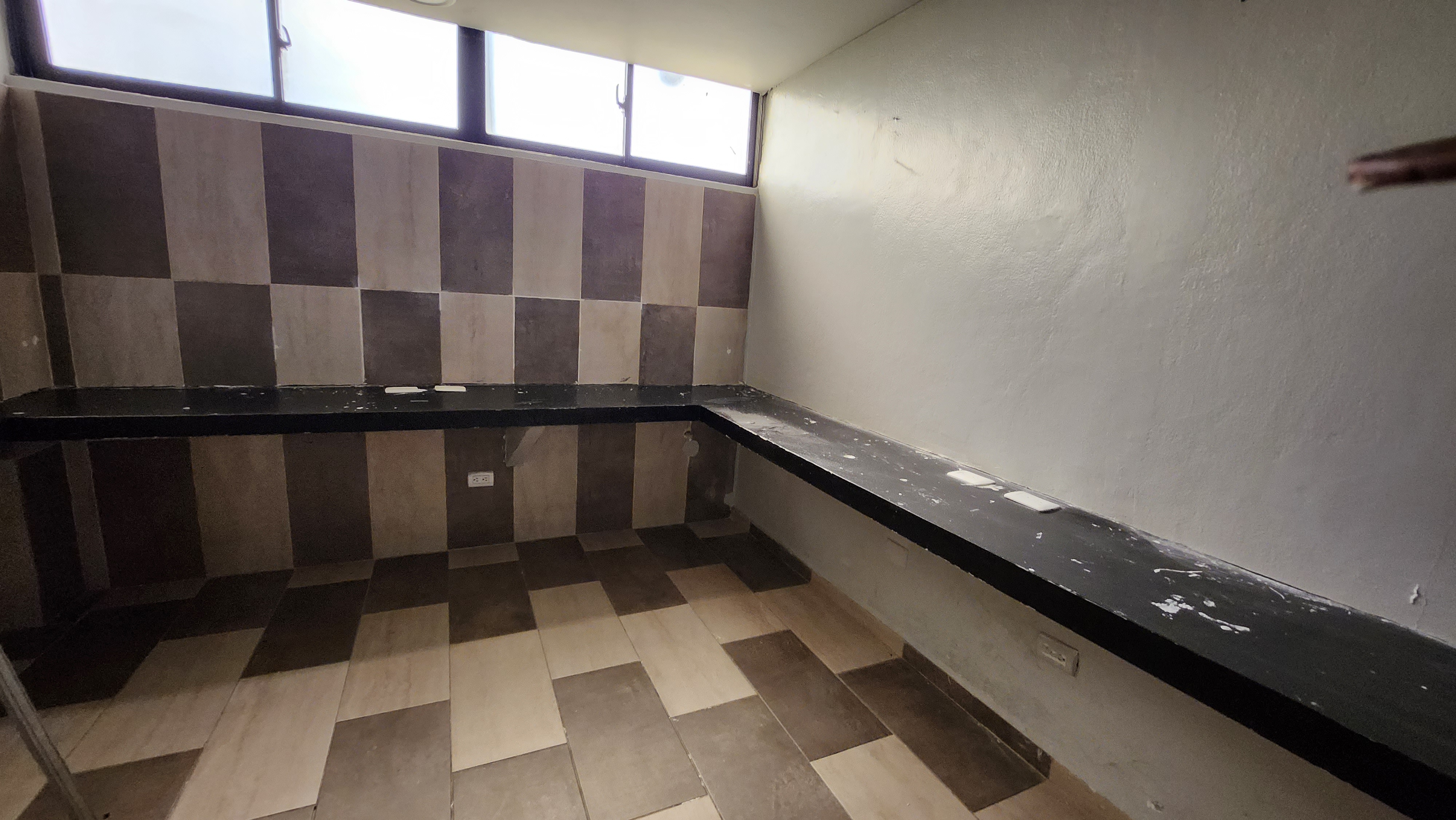 oficinas y locales comerciales - SE ALQUILA LOCAL EN AV 27 DE FEBRERO  3