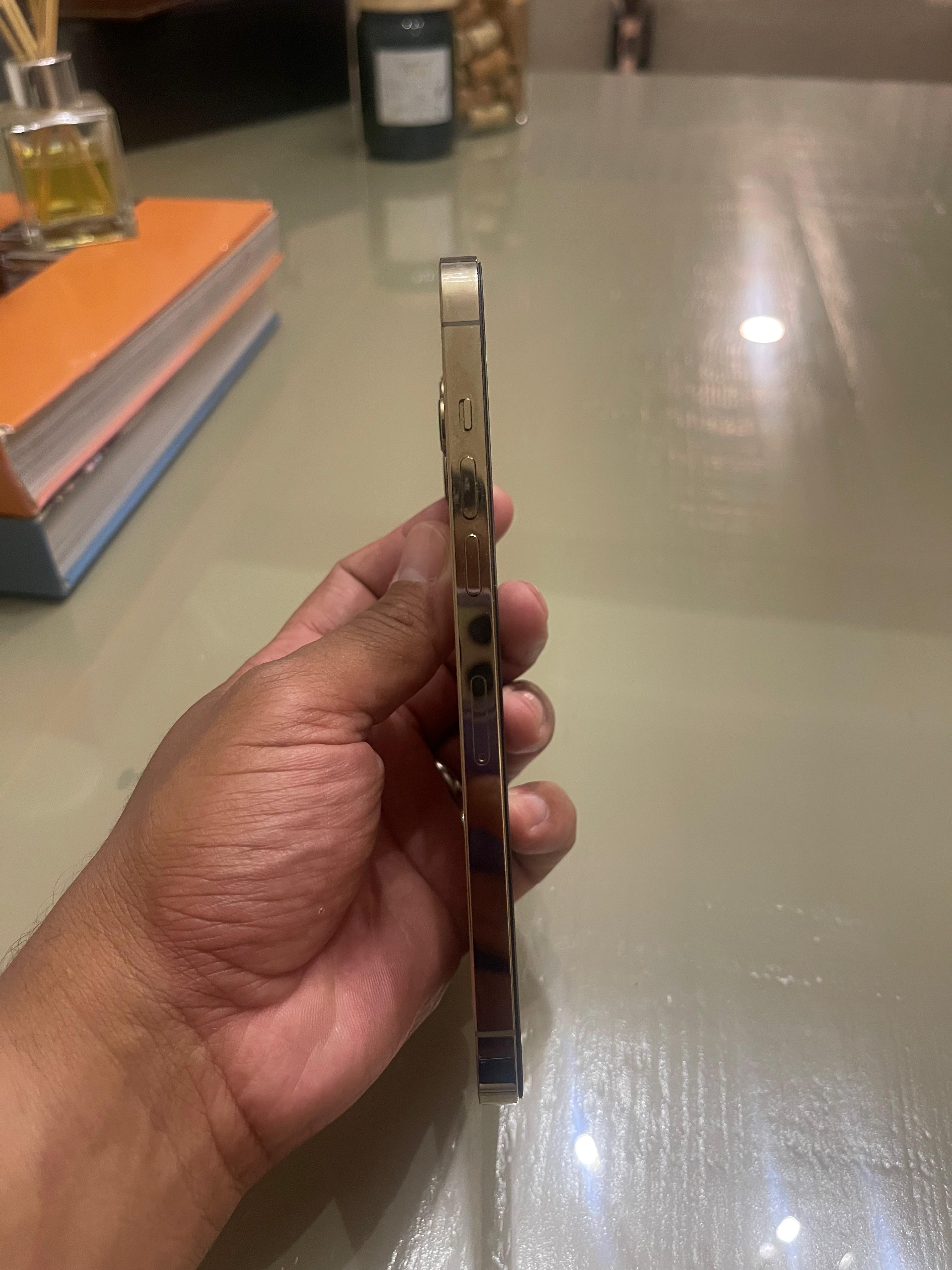 celulares y tabletas - Se vende Iphone 12 Pro Max como nuevo 1