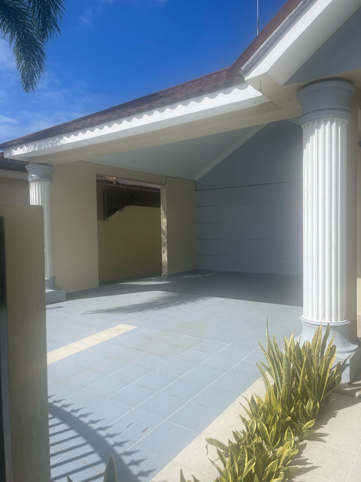 casas - CASA EN VENTA EN LOS RIELES DE GURABO. 2