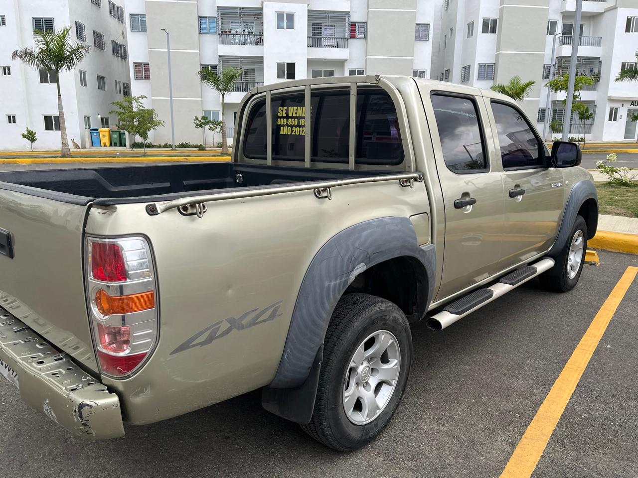 jeepetas y camionetas - Vendo Camioneta Mazda BT-50 año 2012 Tubo Diesel 4