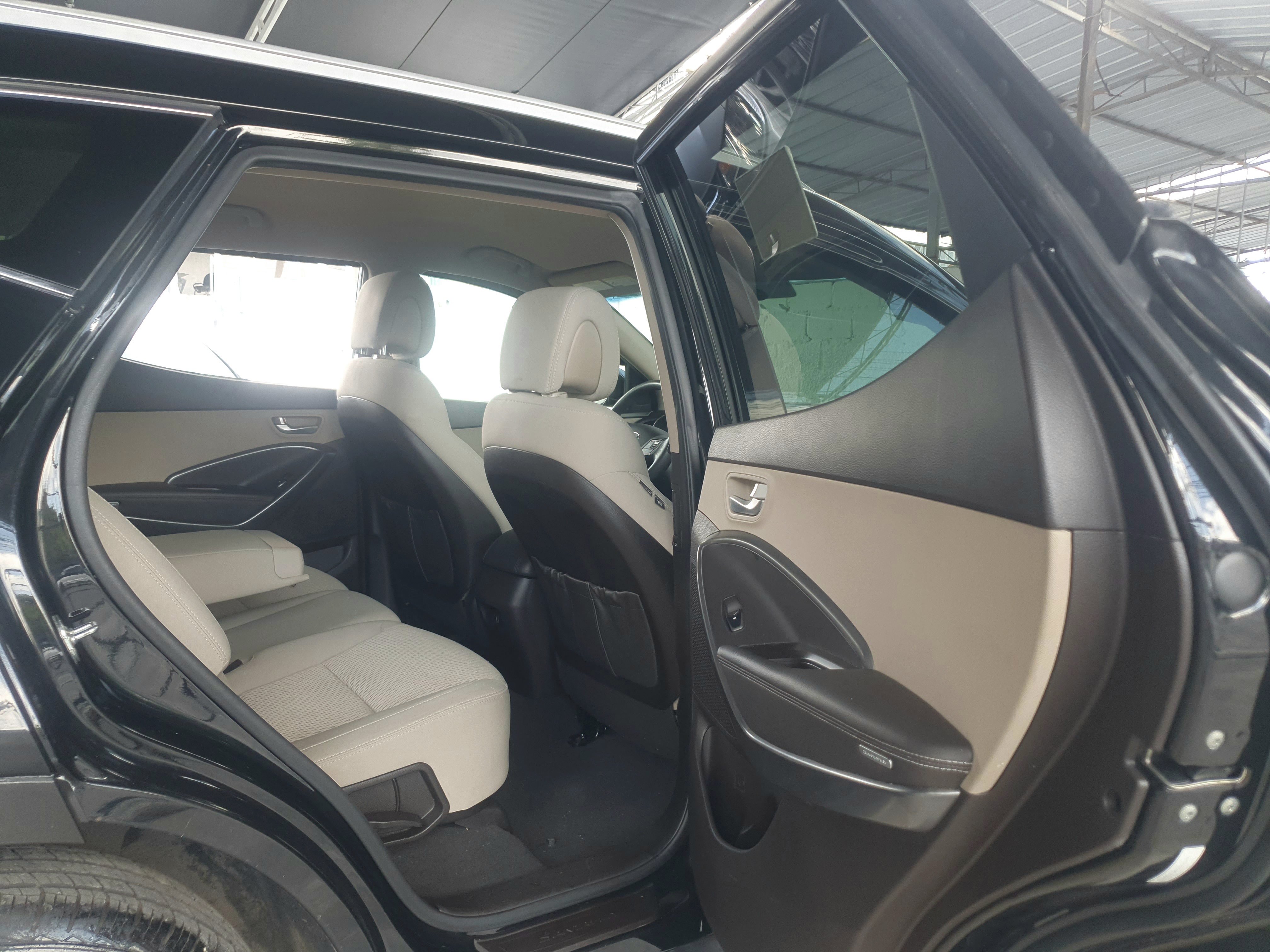 jeepetas y camionetas - HYUNDAI SANTA FE SPORT 2018 EN OFERTA SIN USO RD 4