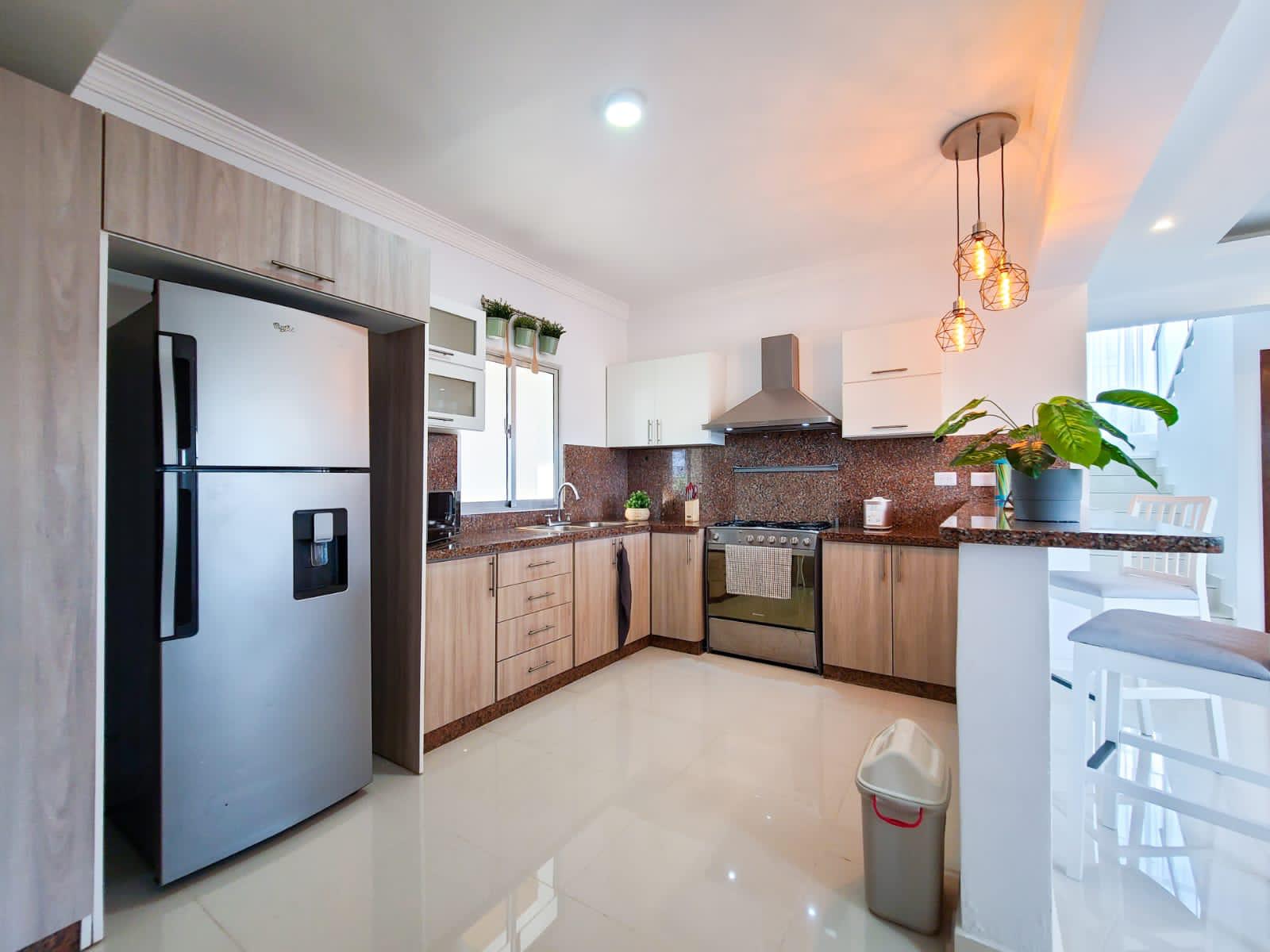 casas vacacionales y villas - Moderna casa amueblada en alquiler en Bávaro 1
