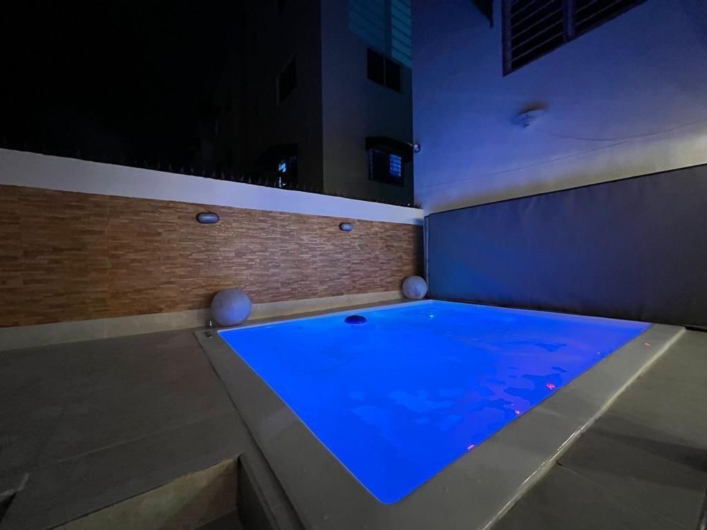 apartamentos - venta de apartamento 1er piso amueblado con jacuzzi en autopista de san isidro 2