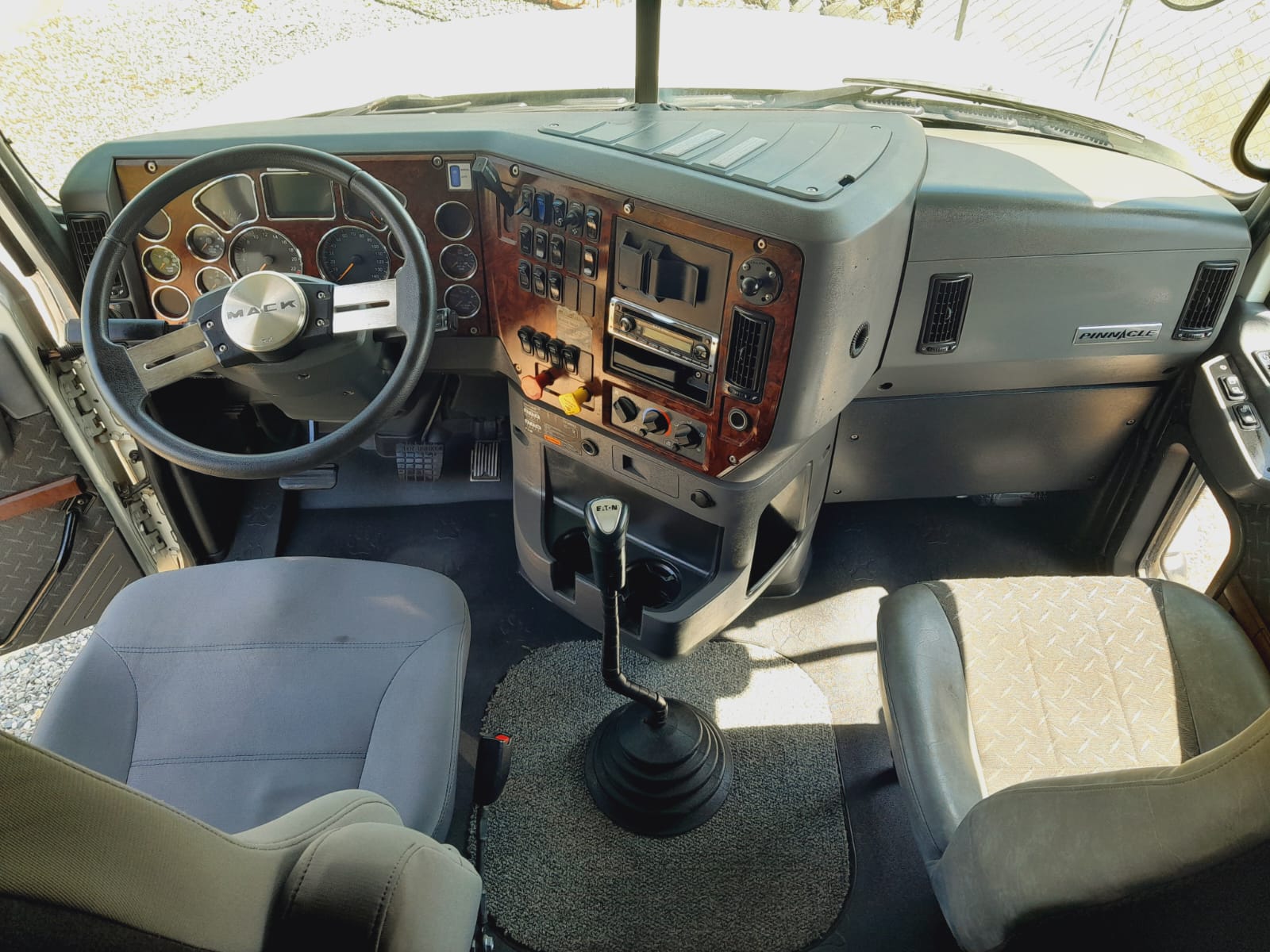 camiones y vehiculos pesados - MACK PINNACLE AÑO 2015  8