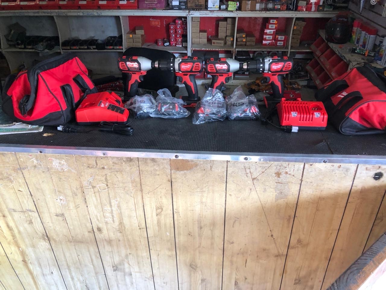 herramientas, jardines y exterior - Kit de Taladros Inalámbricos Milwaukee M18 Fuel 0