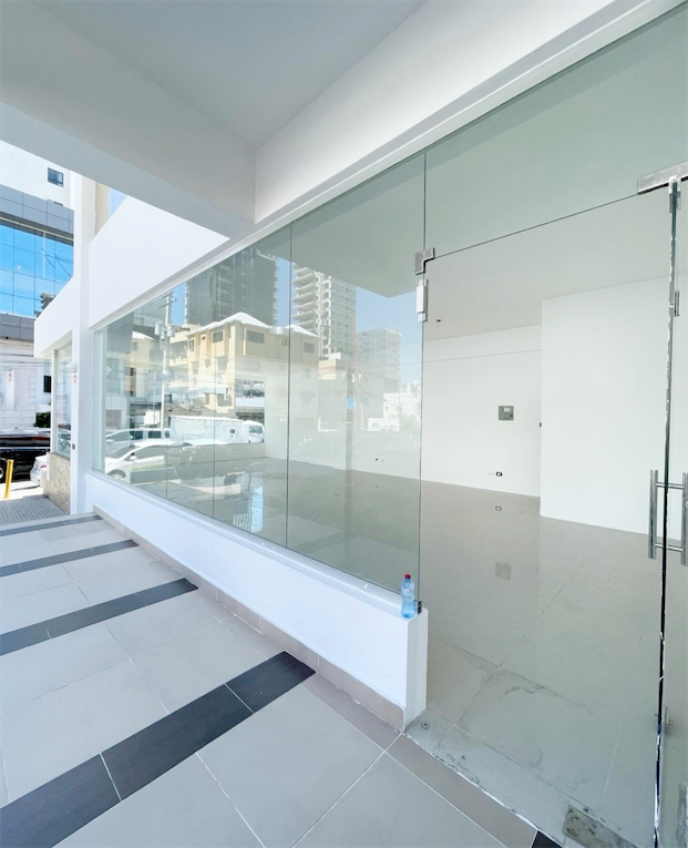 oficinas y locales comerciales - Local en Piantini primer nivel  3