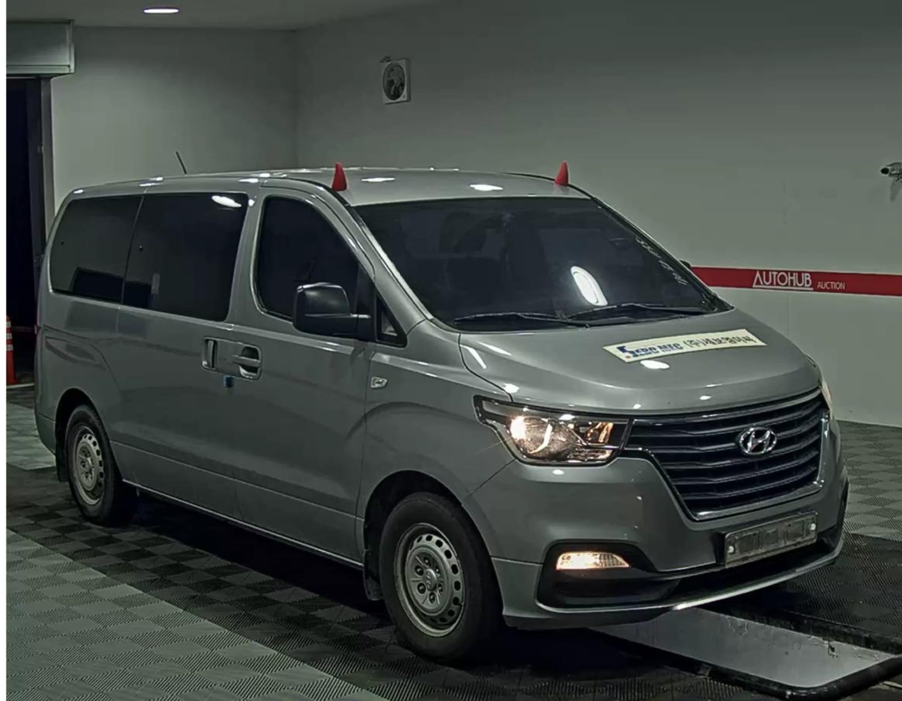 jeepetas y camionetas - HYUNDAI GRAND STAREX 2019 GRIS DIESEL