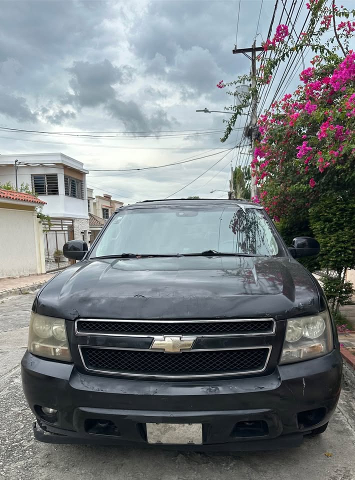 jeepetas y camionetas - Tahoe 2011, 4X4, 3 Filas de asientos, venta.  4
