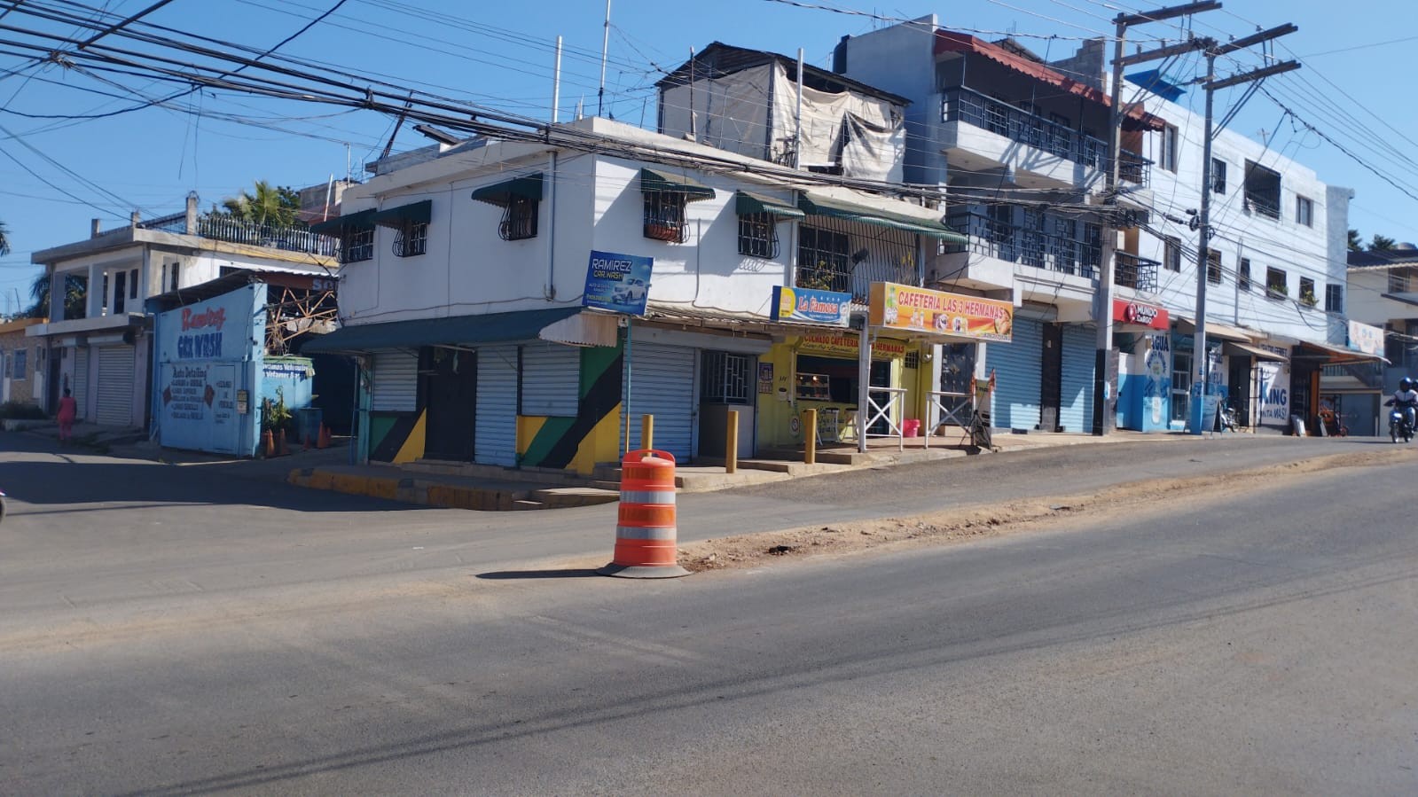 habitaciones y viviendas compartidas - Edificio comercial y residencial  2