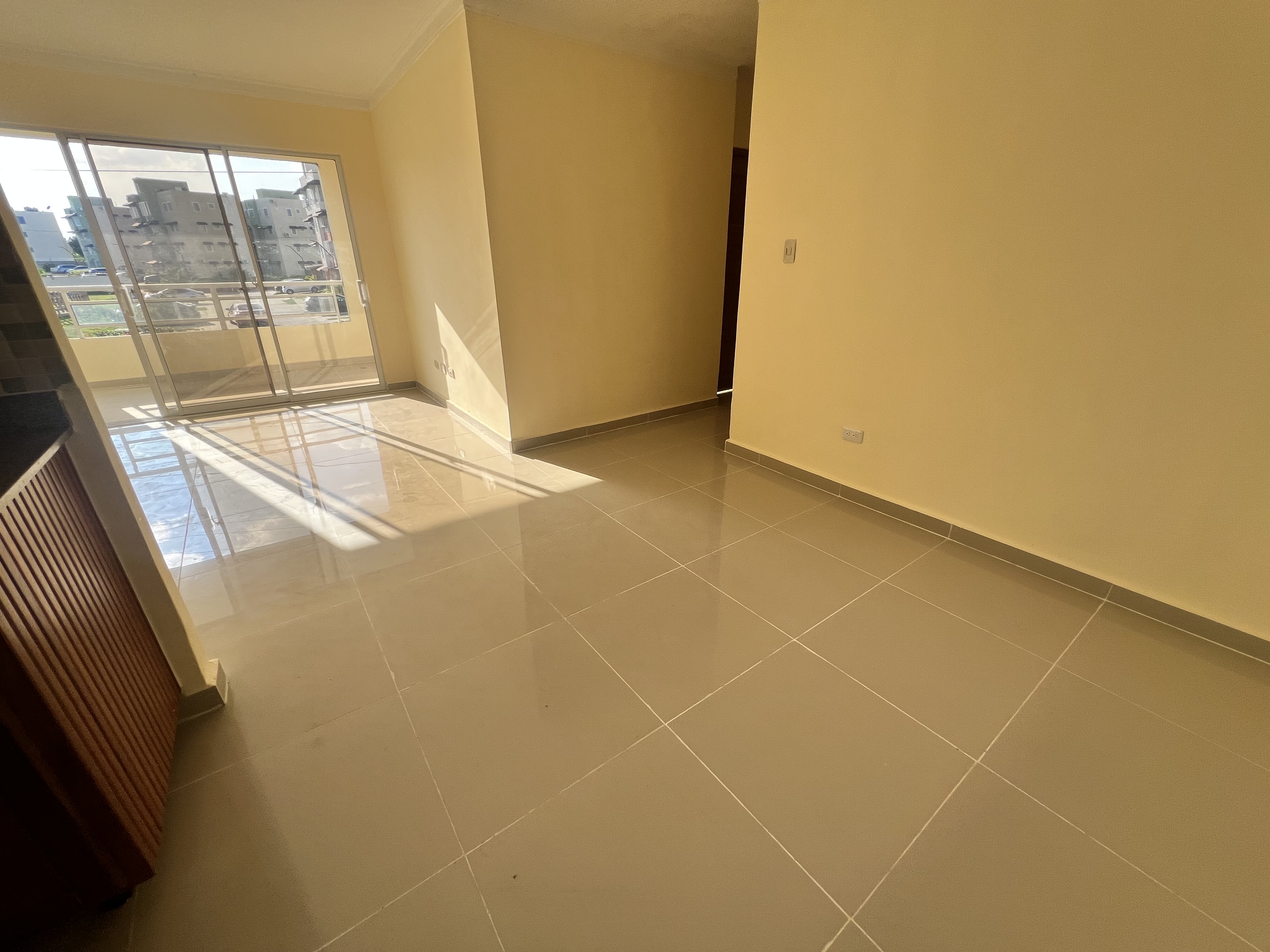 apartamentos - venta de apartamento 2do nivel con 2 parqueos en la autopista de San isidro  5
