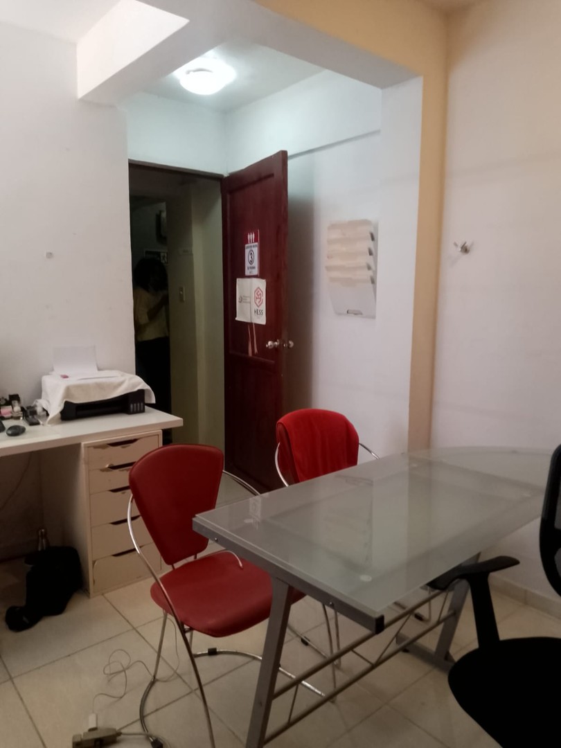 oficinas y locales comerciales - OFERTA CORTA DURACION-$12,000 oficina en Ave Charles Sumner D.N.. 2do. Piso.
 7