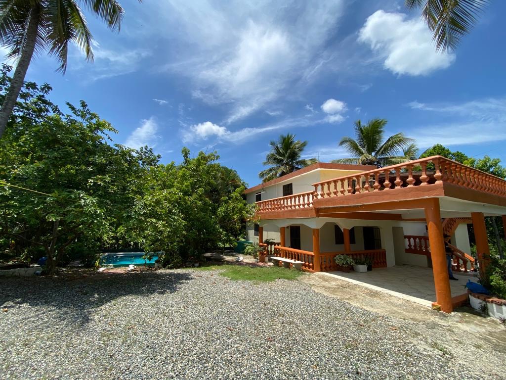 casas vacacionales y villas - Venta de finca con 3000mts y piscina a 3min de operaciones manoguyano  4