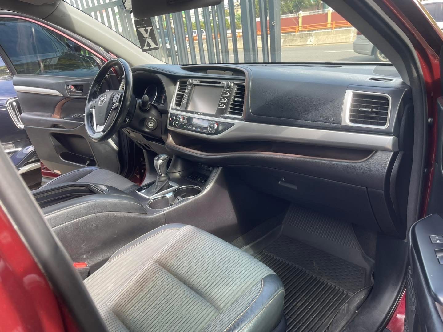 jeepetas y camionetas - TOYOTA HIGHLANDER LE 2017 5