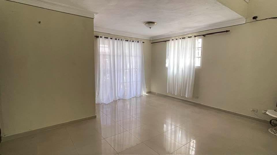 casas - Casa de dos niveles en Mirador del Este 4