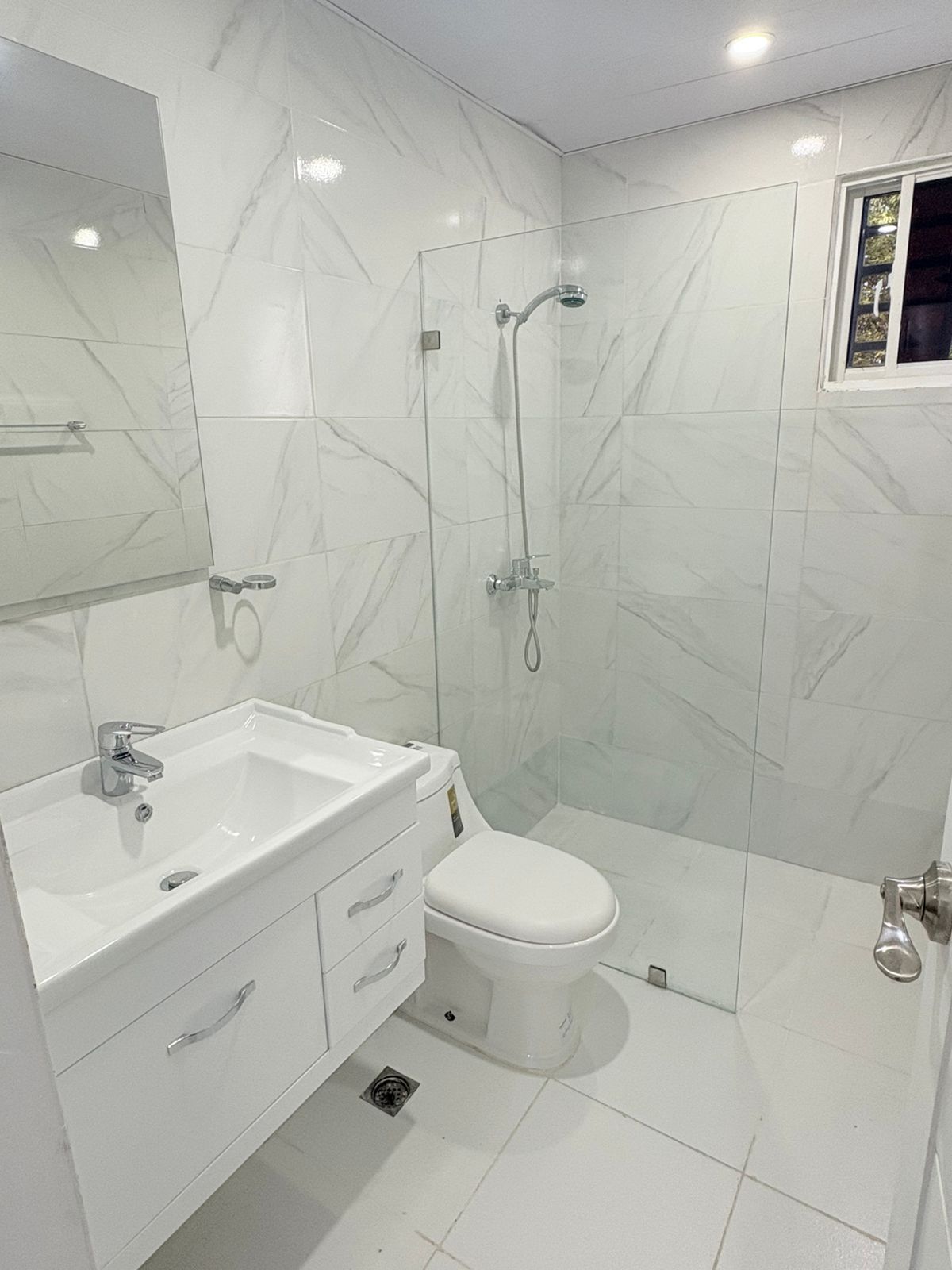 apartamentos - Rento moderno apartamento en Ensanche Ozama Santo Domingo Este. Línea blanca  1