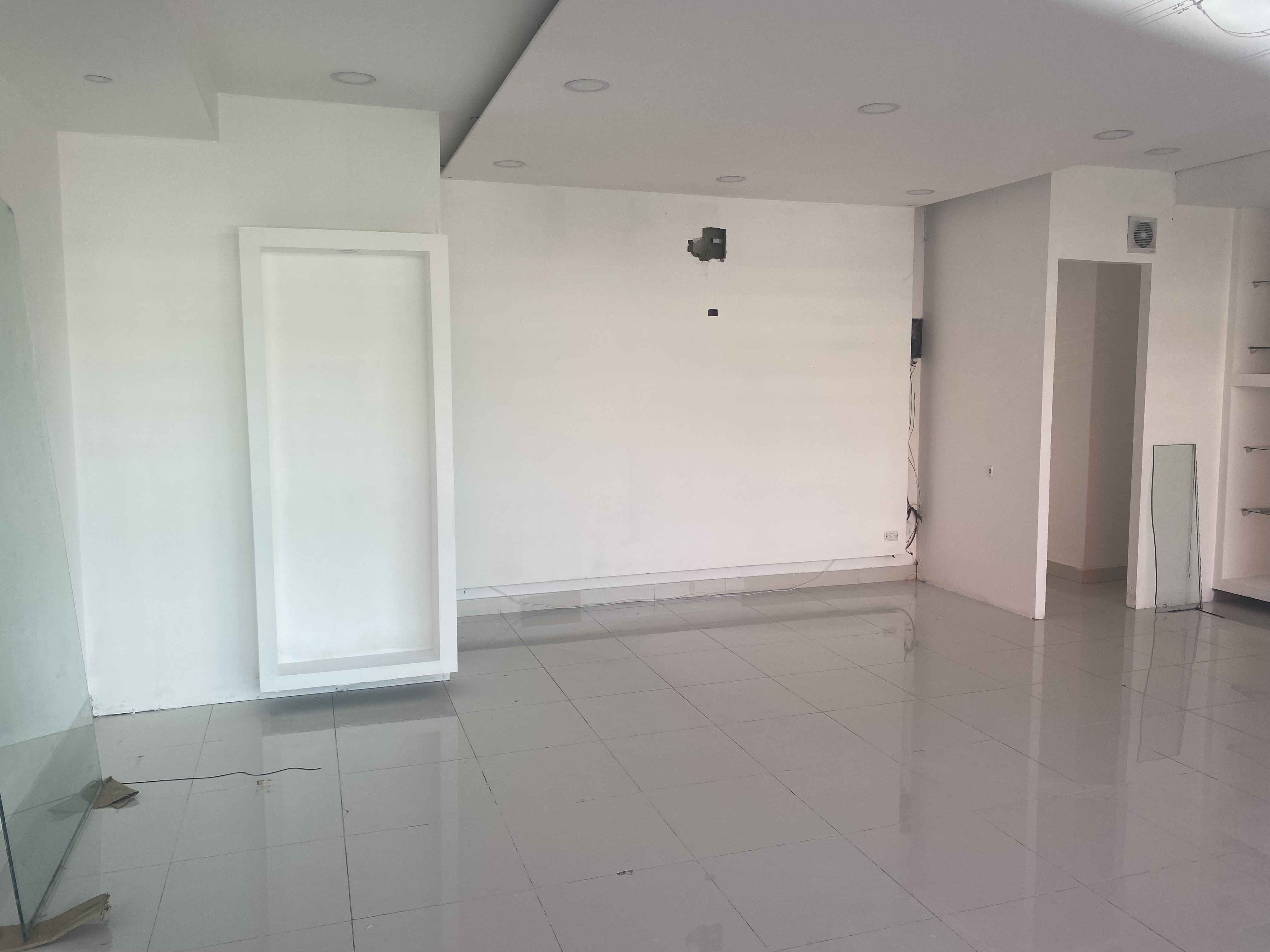 oficinas y locales comerciales - se alquila  3