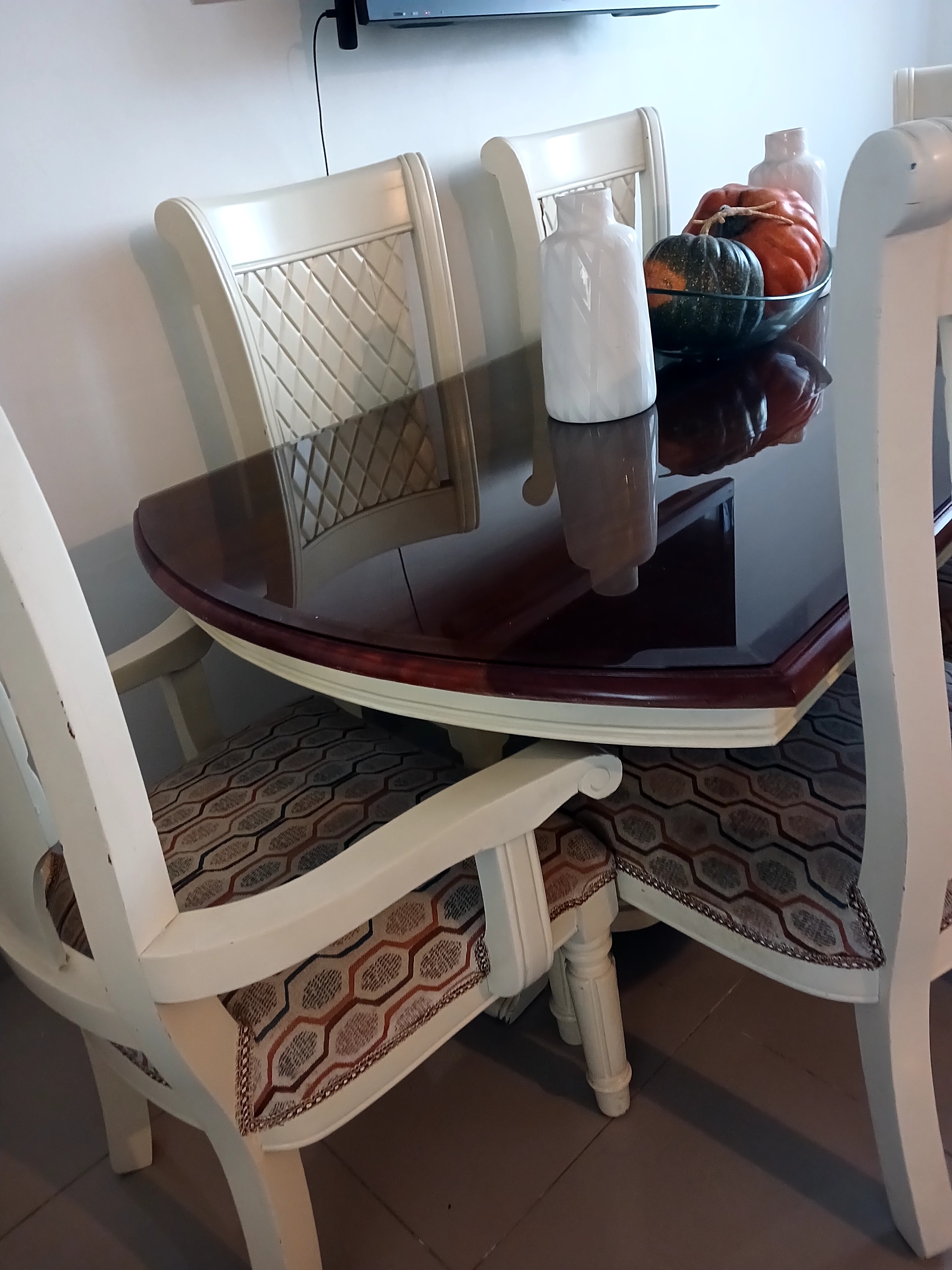 muebles y colchones - Elegante y atemporal comedor en caoba de 6 sillas 0