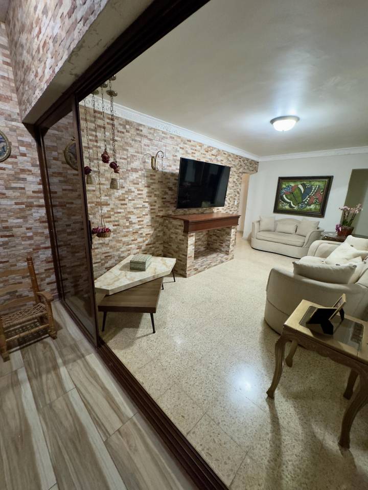 casas - Espaciosa casa de 2 niveles en venta  4