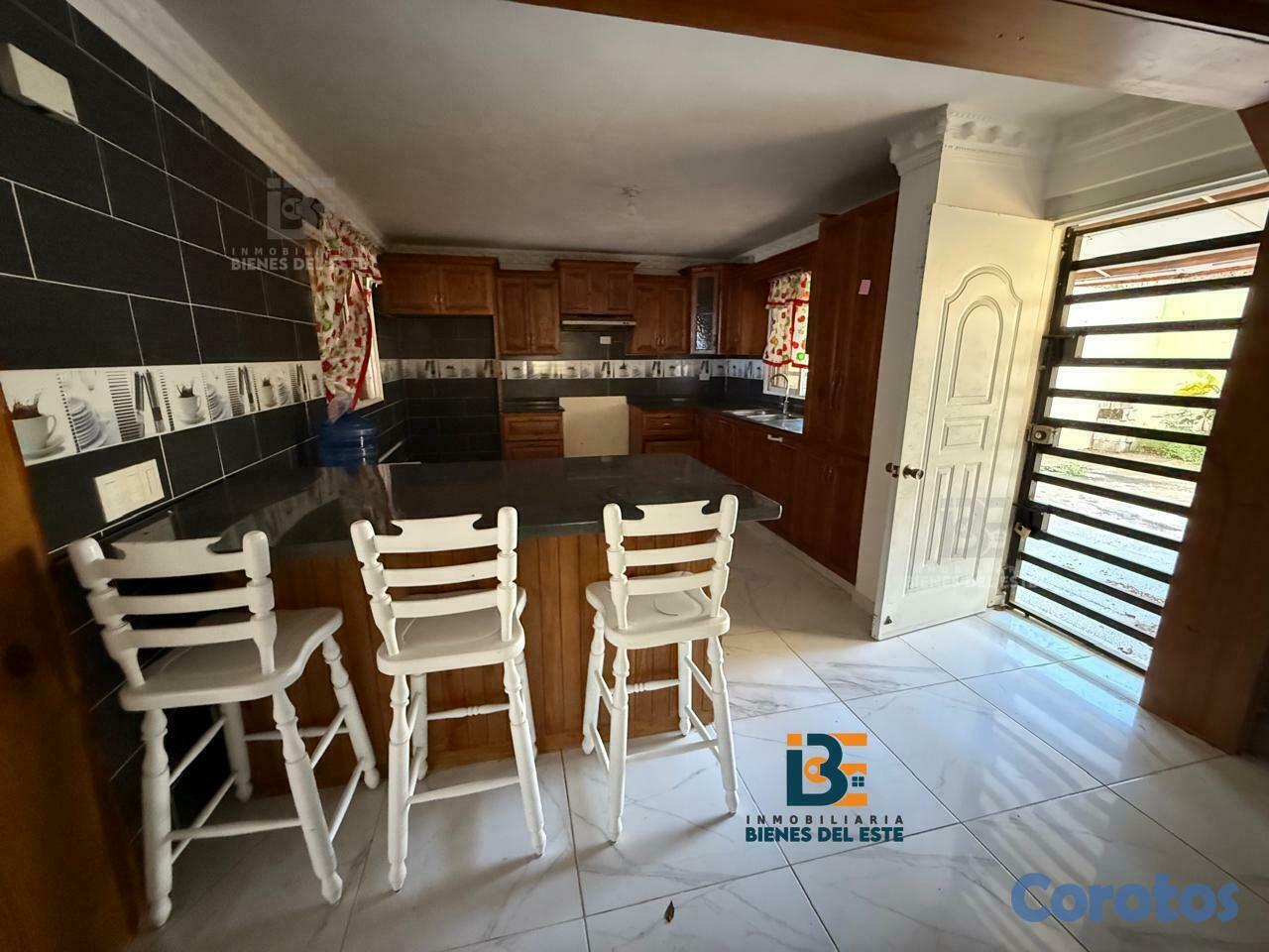 casas - DE VENTA casa de dos niveles con (4) habitaciones  4