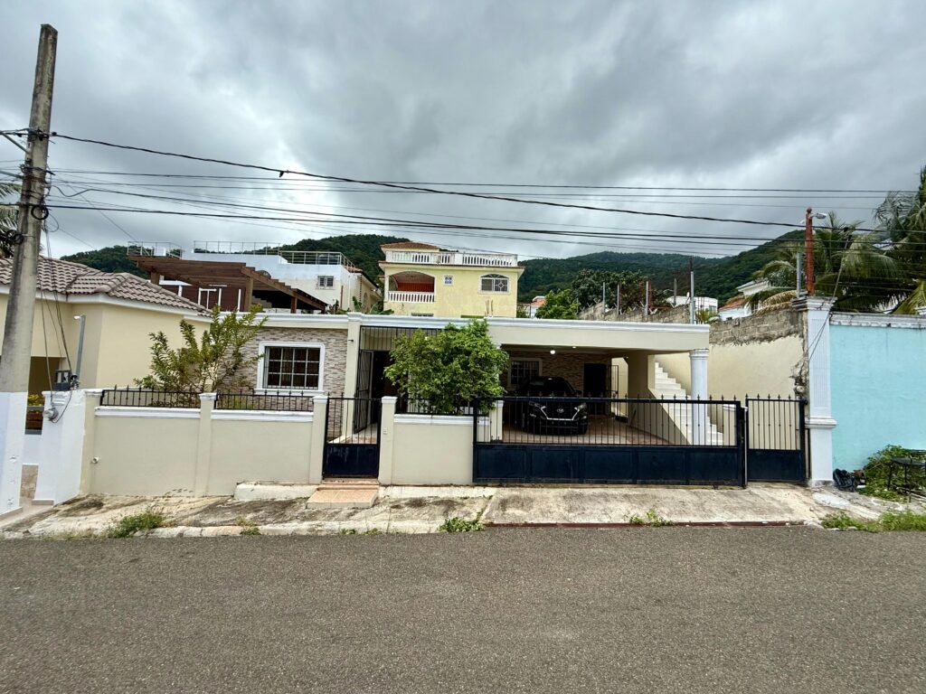 casas - 1675- CASA EN TORRE ALTA, PUERTO PLATA  0