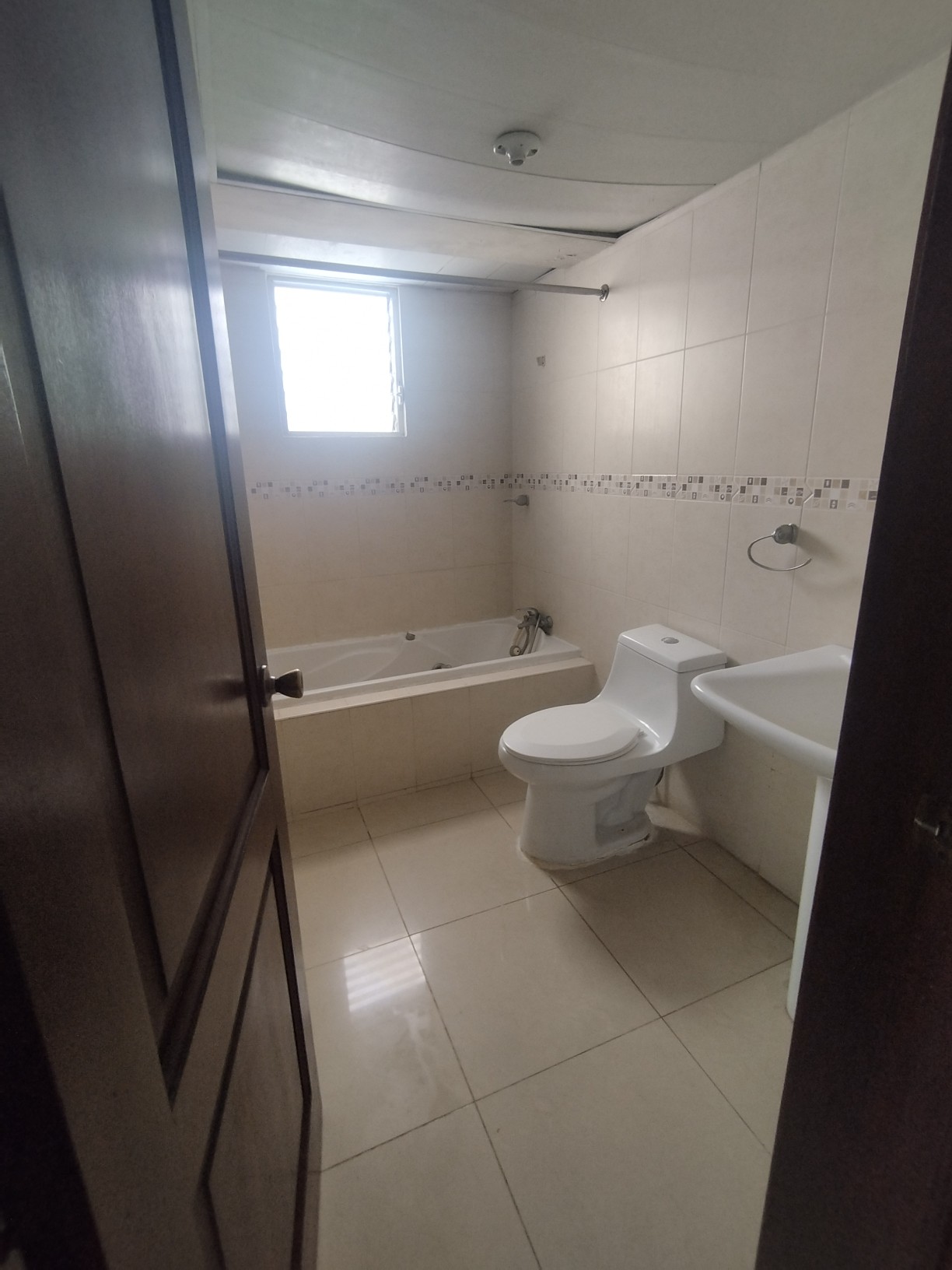 apartamentos - BELLA VISTA ALQUILO SIN INTERMEDIARIOS
APARTAMEMTO 3 HABITACIÓNES 5