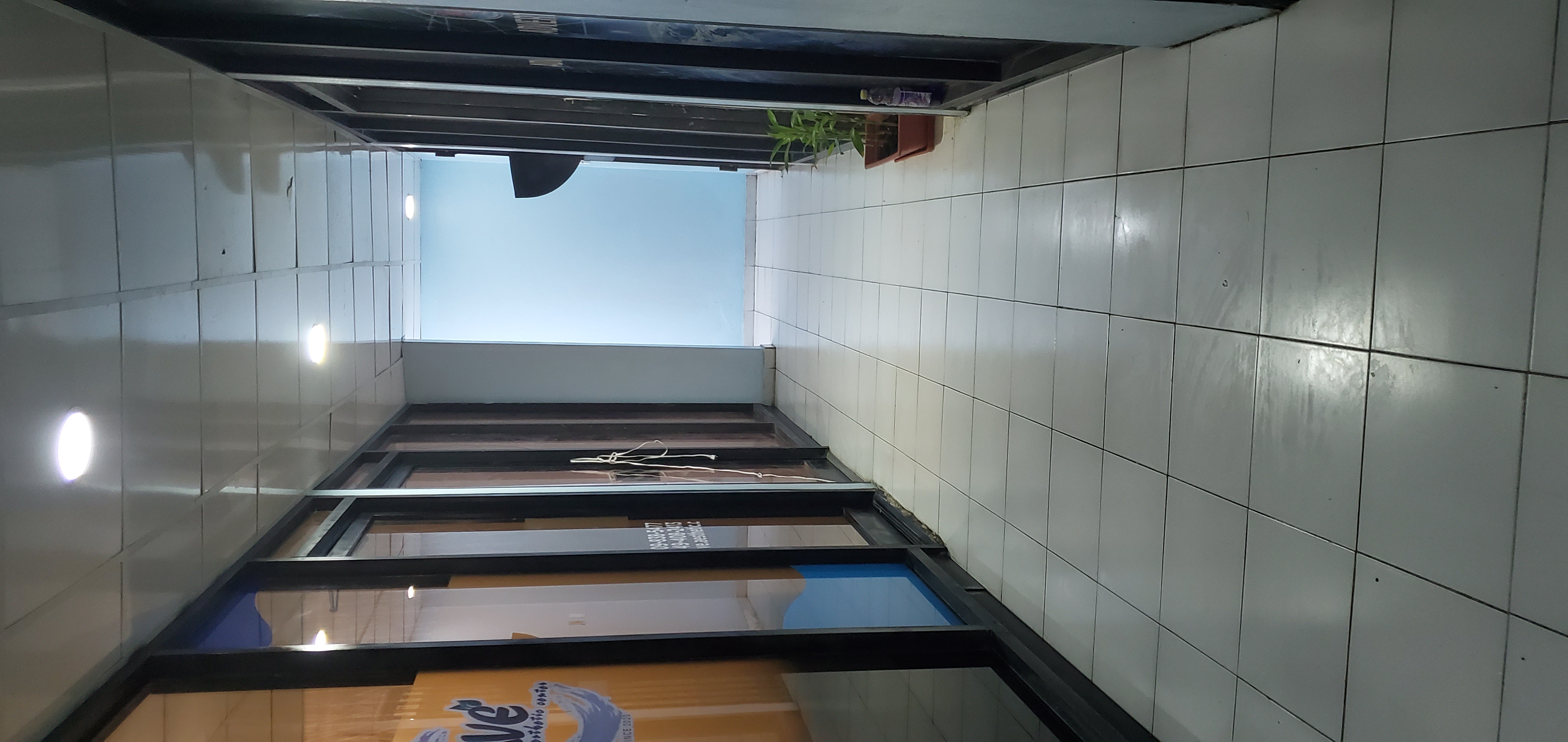 oficinas y locales comerciales - SE ALQUILA LOCAL EN AV 27 DE FEBRERO  4