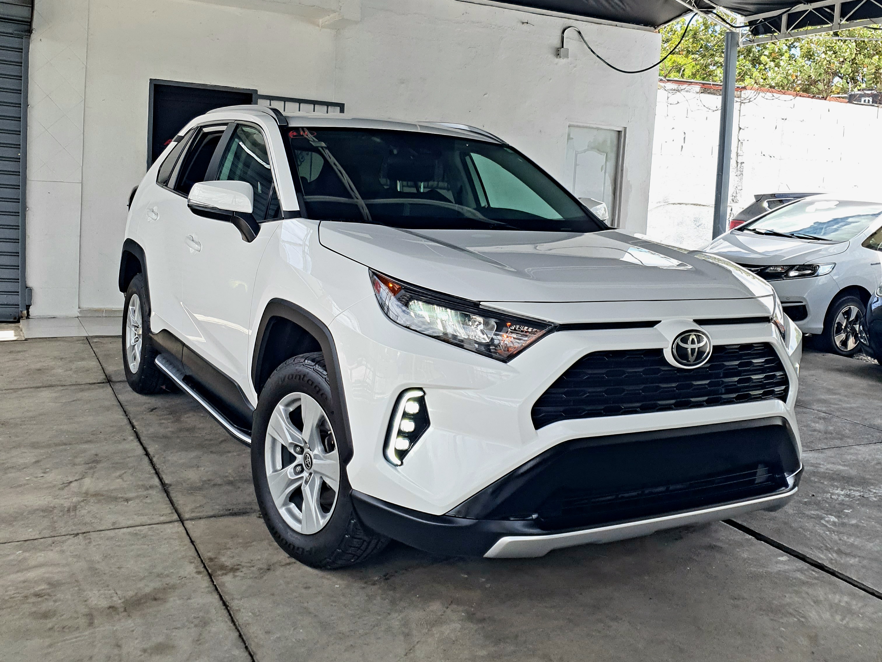jeepetas y camionetas - TOYOTA RAV4 2022 RECIEN IMPORTADA CLEAN  1