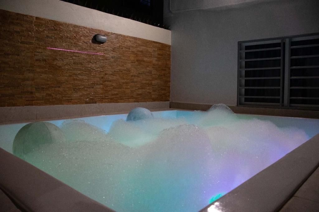 apartamentos - venta de apartamento 1er piso amueblado con jacuzzi en autopista de san isidro 3