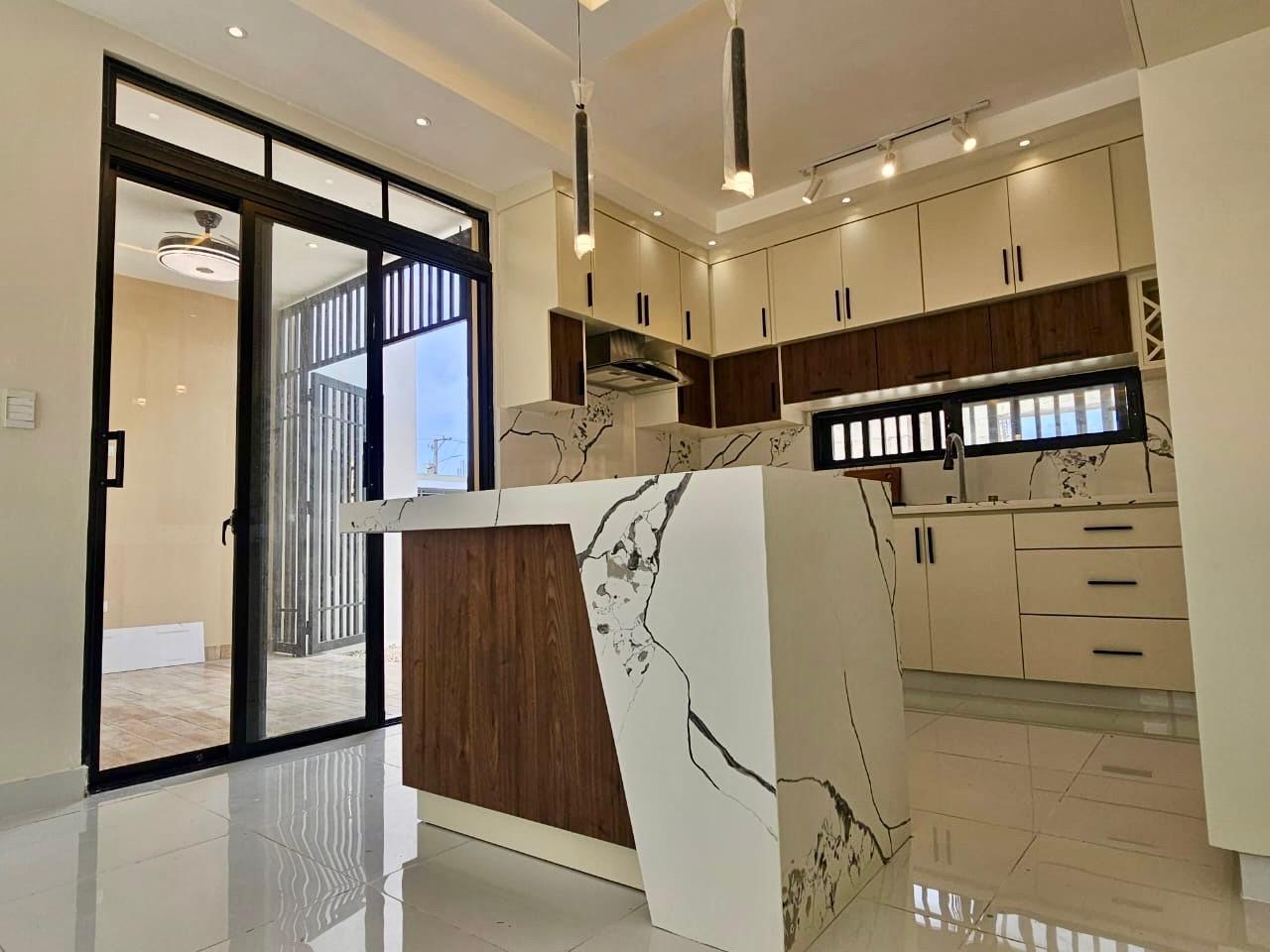 casas - Vendo hermosa casa en Los Lirios 2