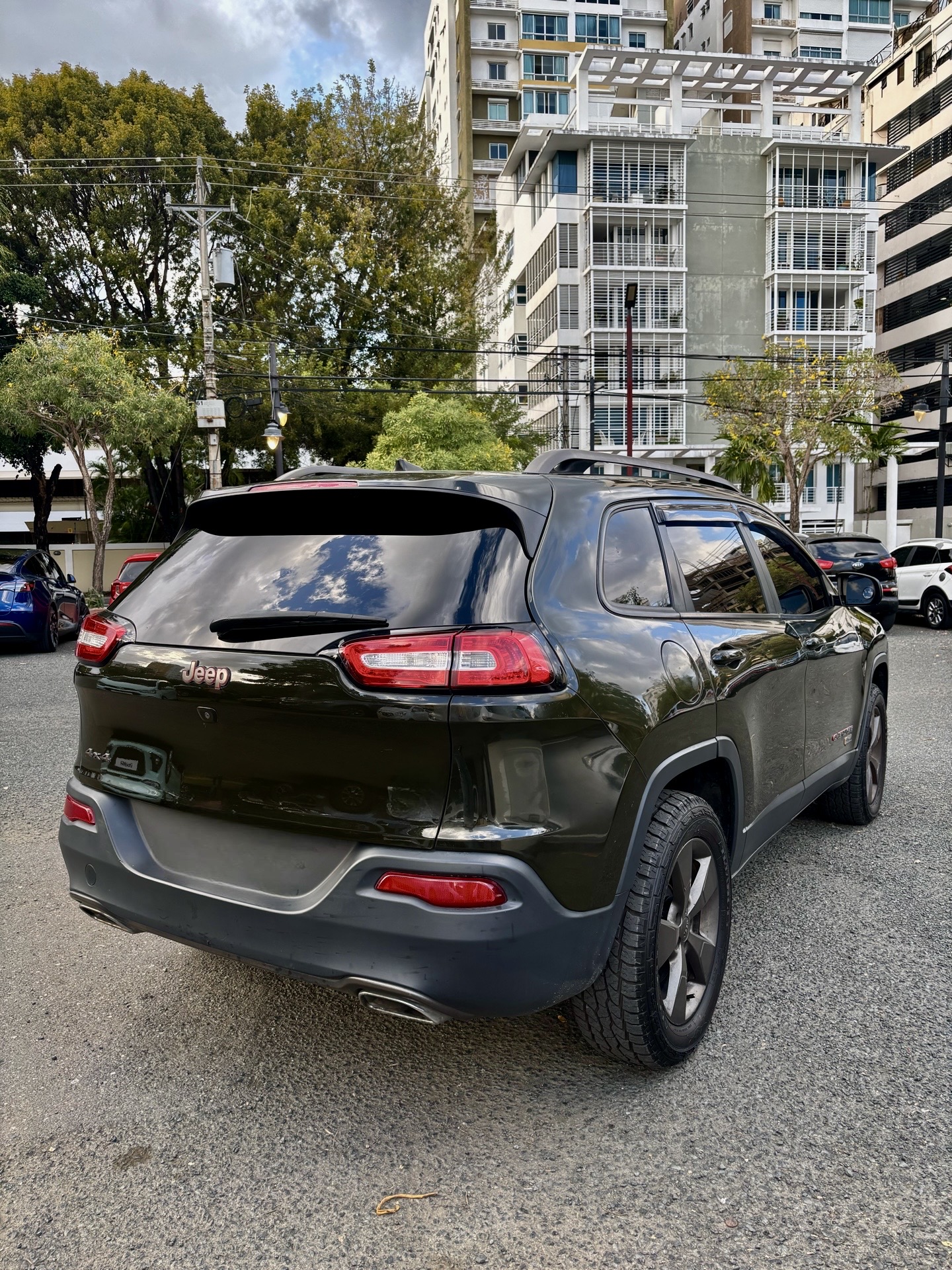 jeepetas y camionetas - Jeep Cherokee KL 75 aniversario 2016 3