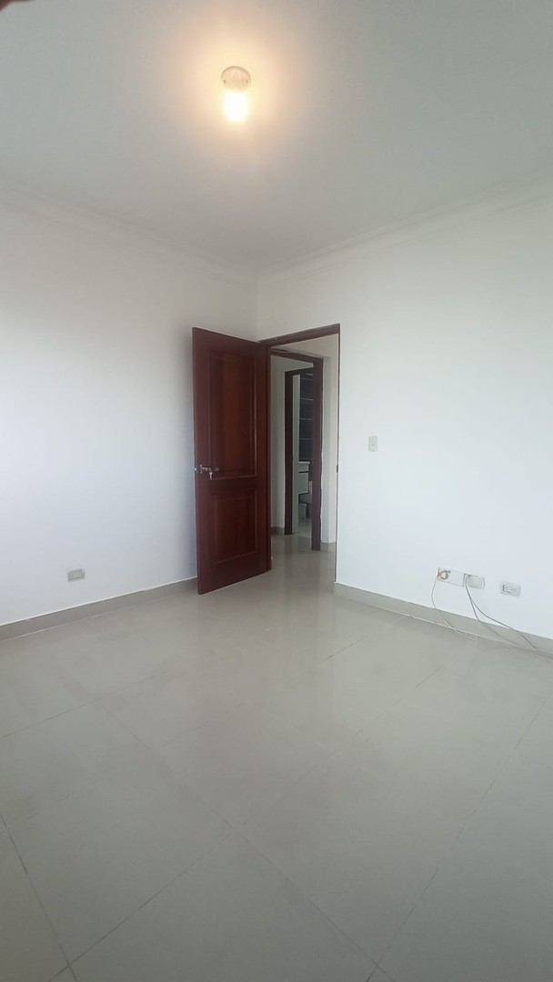 apartamentos - Vendo de Oportunidad Apartamento 2 habitaciones 2 baños 4to piso 1 parqueo  8