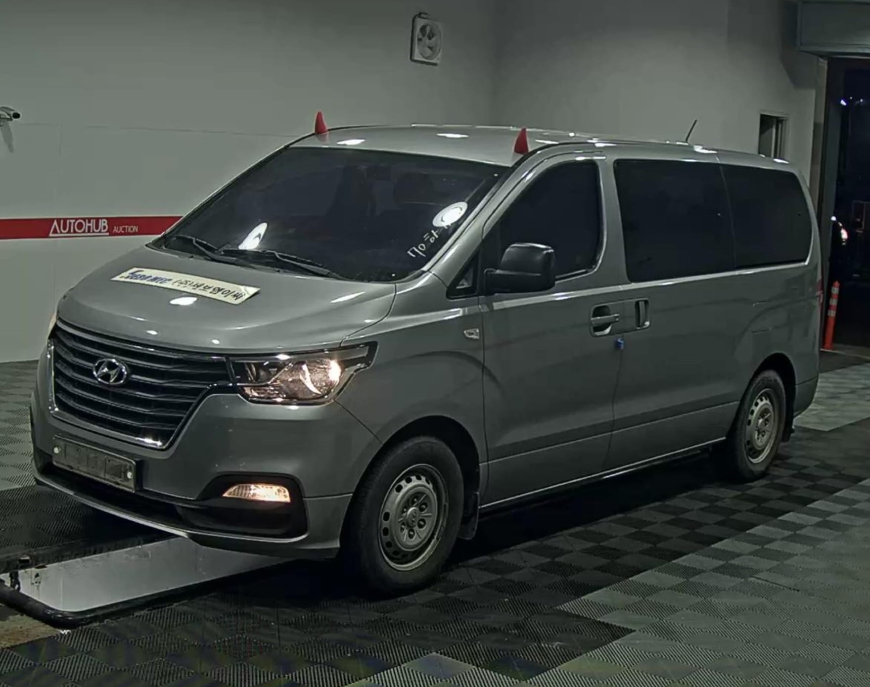 jeepetas y camionetas - HYUNDAI GRAND STAREX 2019 GRIS DIESEL 1