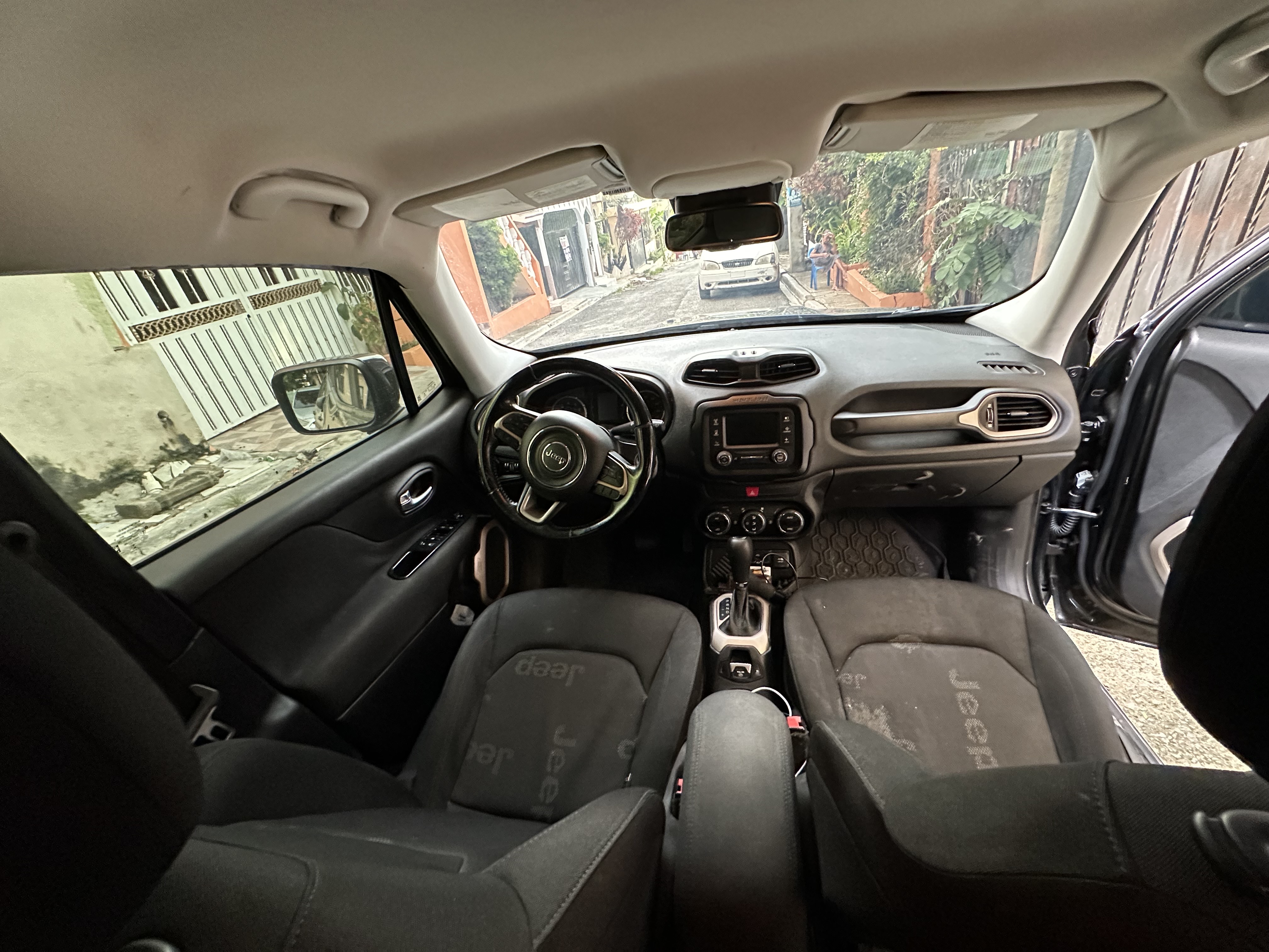 jeepetas y camionetas - Jeep Renegade 2017 COMO NUEVA 4