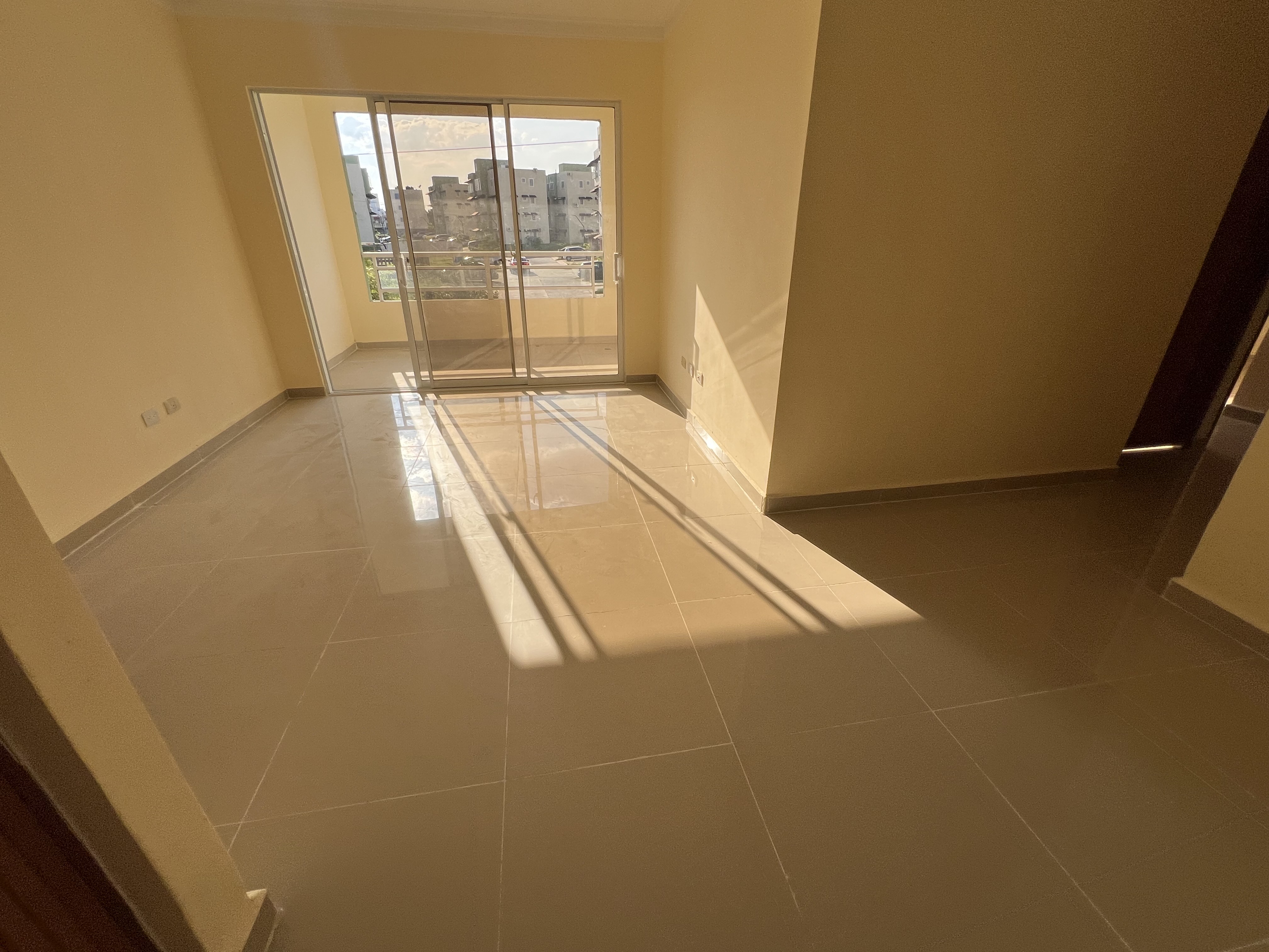 apartamentos - venta de apartamento 2do nivel con 2 parqueos en la autopista de San isidro  6
