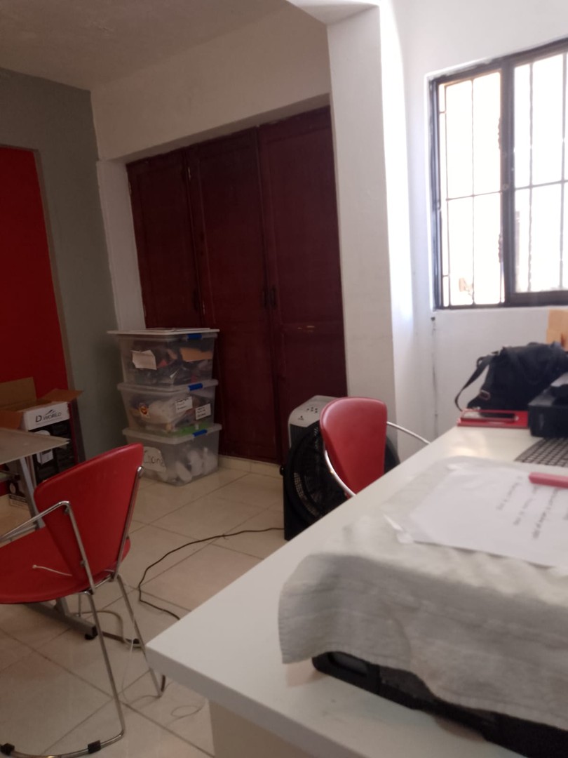 oficinas y locales comerciales - OFERTA CORTA DURACION-$12,000 oficina en Ave Charles Sumner D.N.. 2do. Piso.
 8