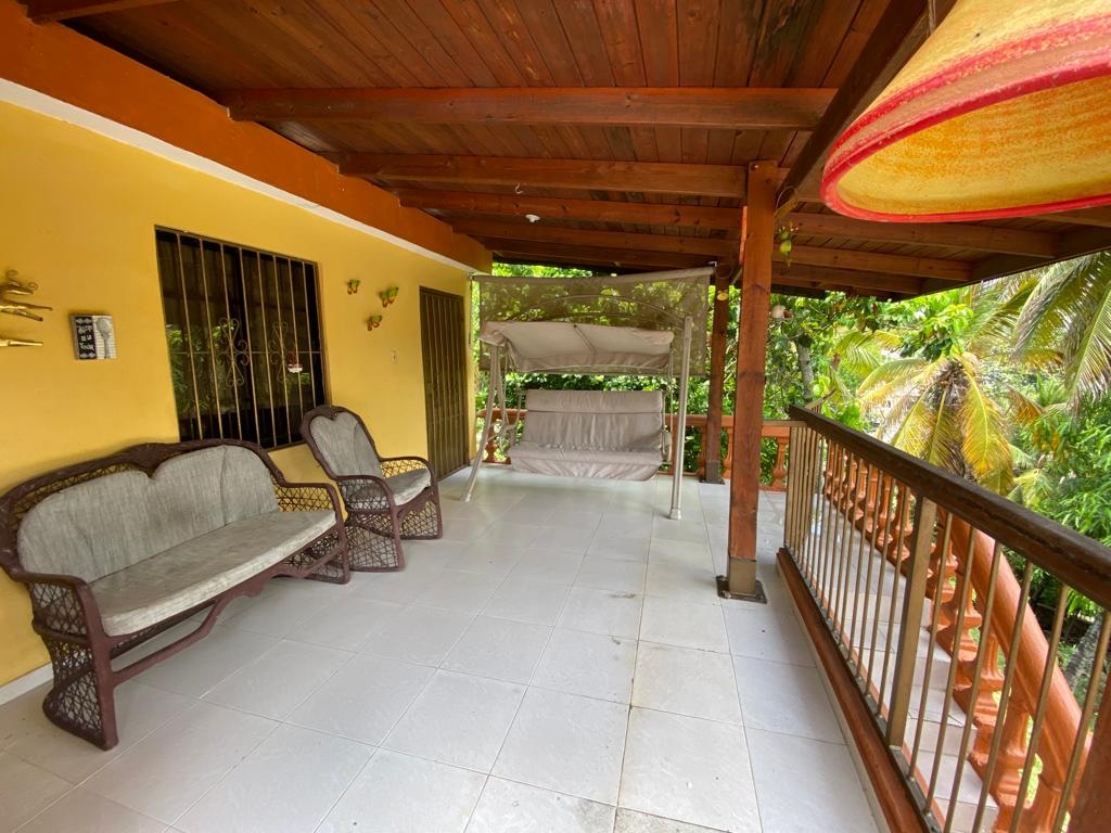 casas vacacionales y villas - Venta de finca con 3000mts y piscina a 3min de operaciones manoguyano  5