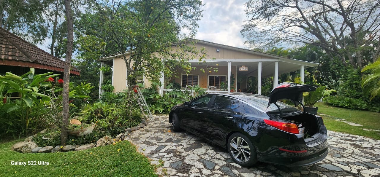 casas vacacionales y villas - Sin intermediarios, vendo hermoso solar, con casa y dos cabañas.
 1