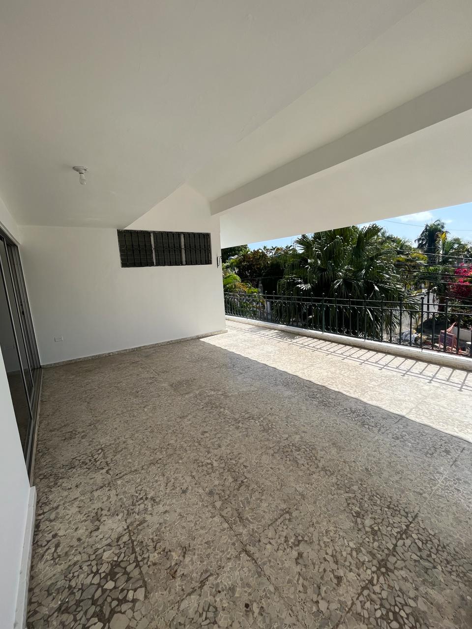 casas - EN VENTA AMPLIA CASA  EN LA CASTELLANA  Solar 499. 8