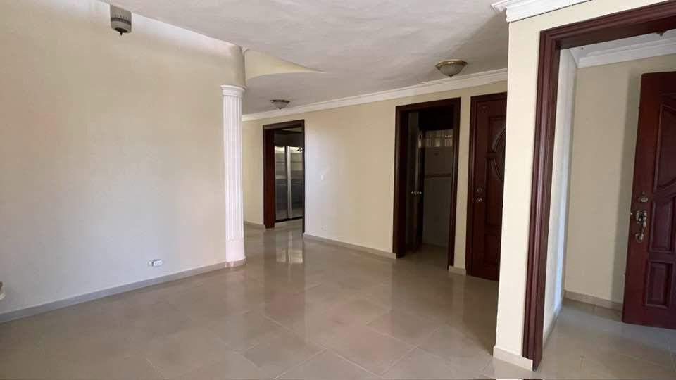 casas - Casa de dos niveles en Mirador del Este 5