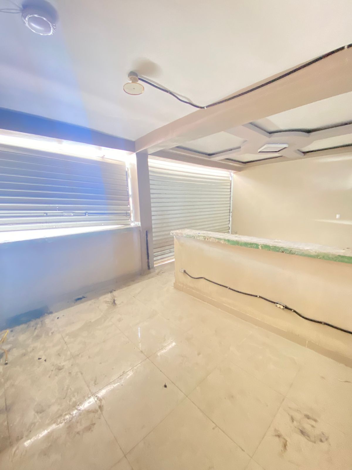 oficinas y locales comerciales - Local comercial en alquiler, Av. Charles de Gaulle 3