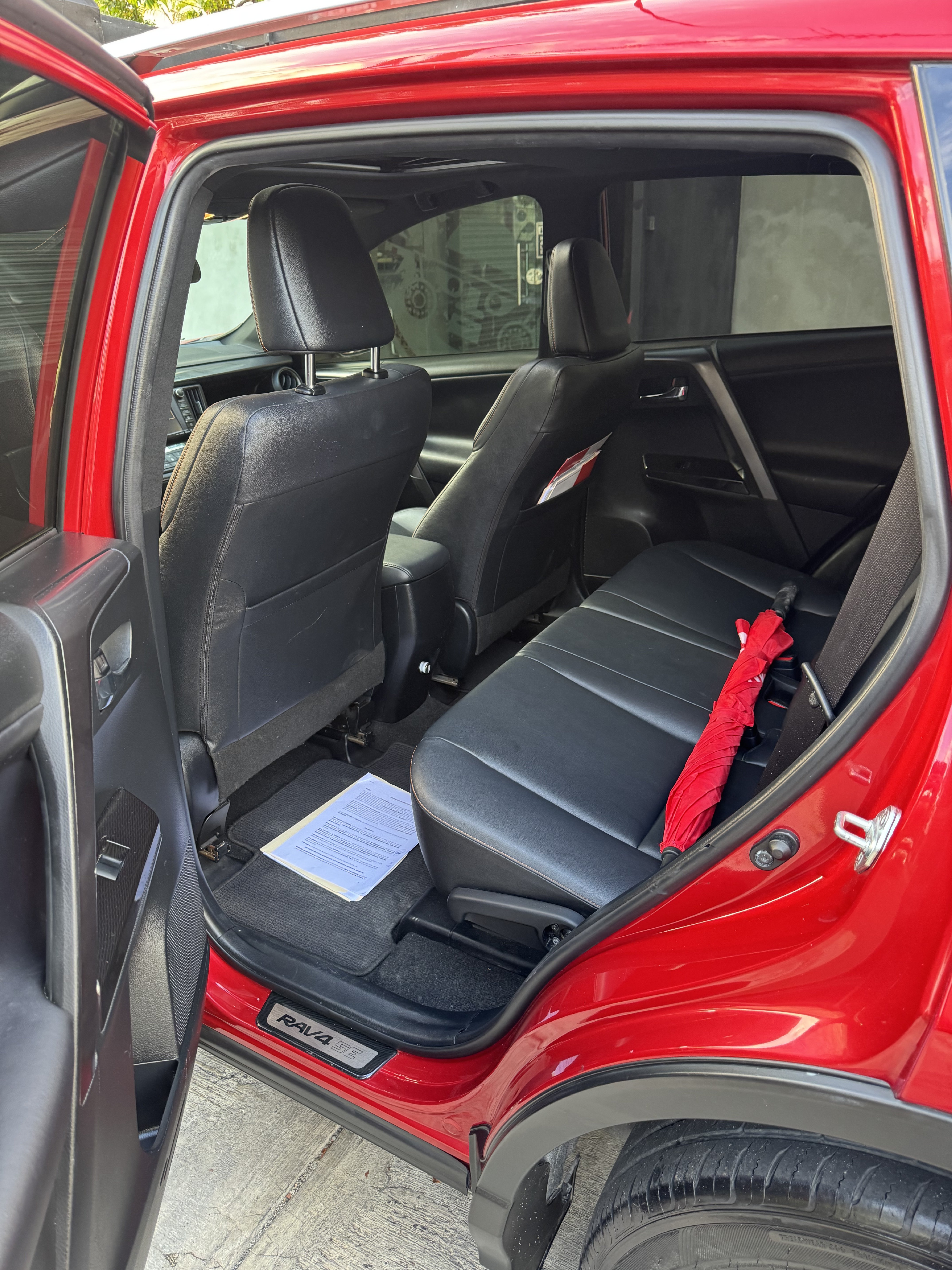 jeepetas y camionetas - Vendo Jeepeta Rav4 SE 2016 5