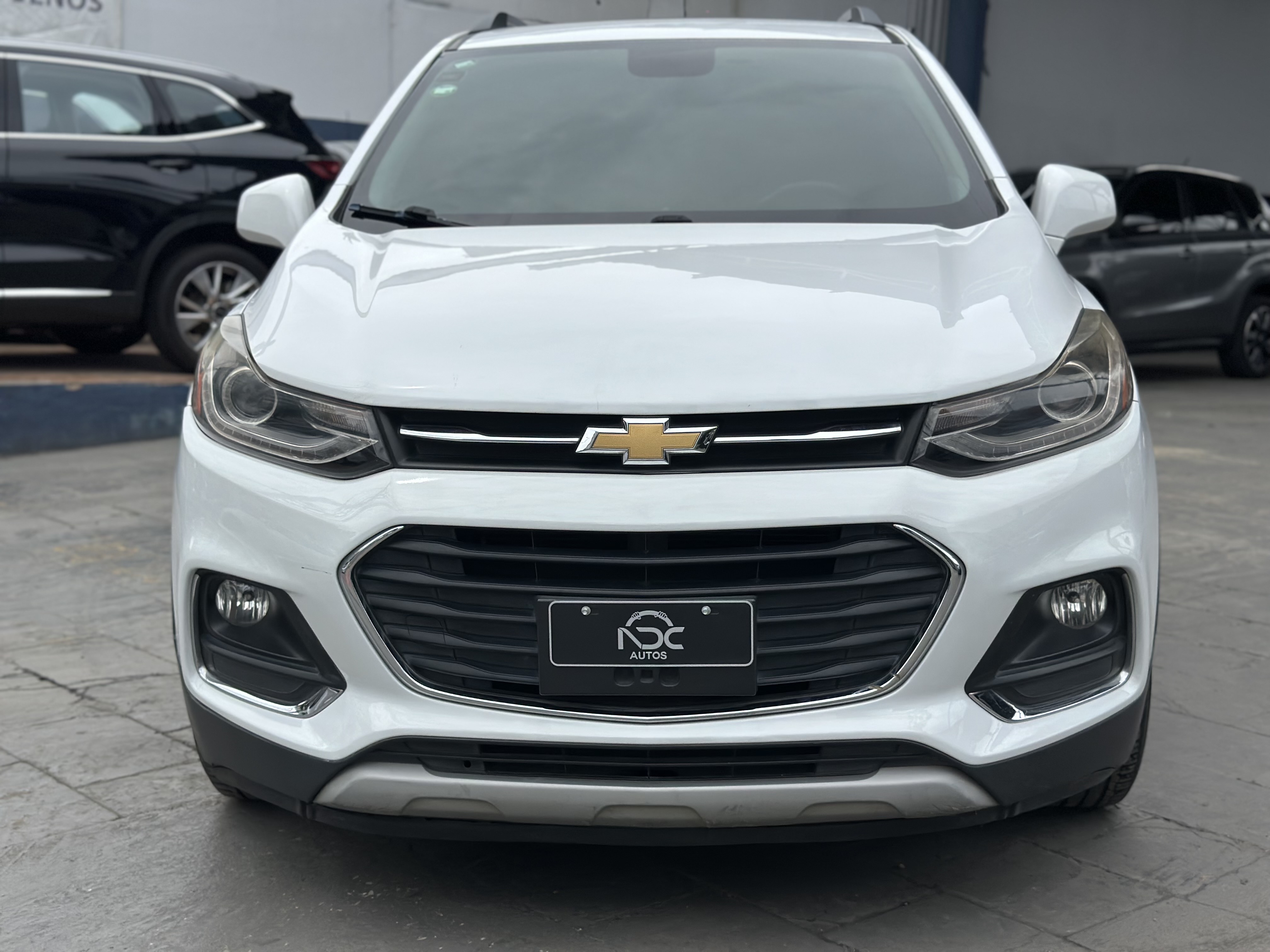 jeepetas y camionetas - CHEVROLET TRAX PREMLER 2017  3
